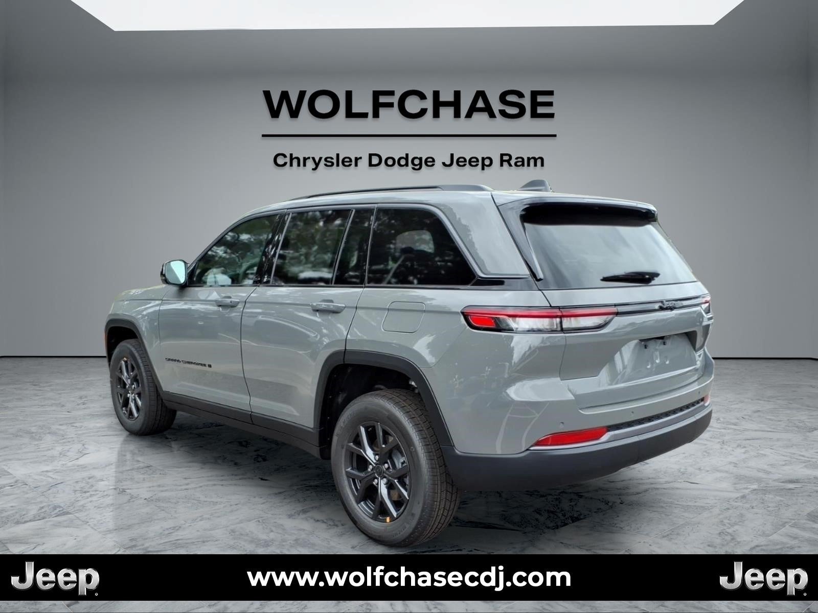 2027 Jeep Grand Cherokee Laredo Altitude