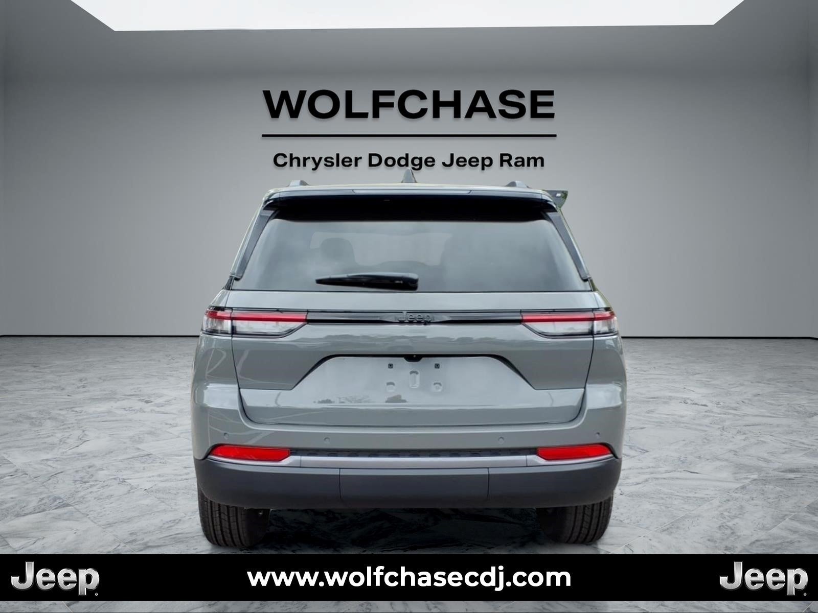 2027 Jeep Grand Cherokee Laredo Altitude