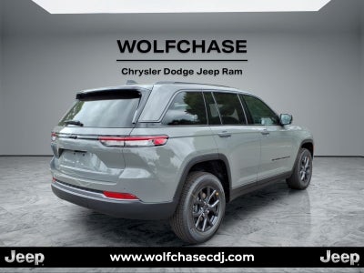 2027 Jeep Grand Cherokee Laredo Altitude