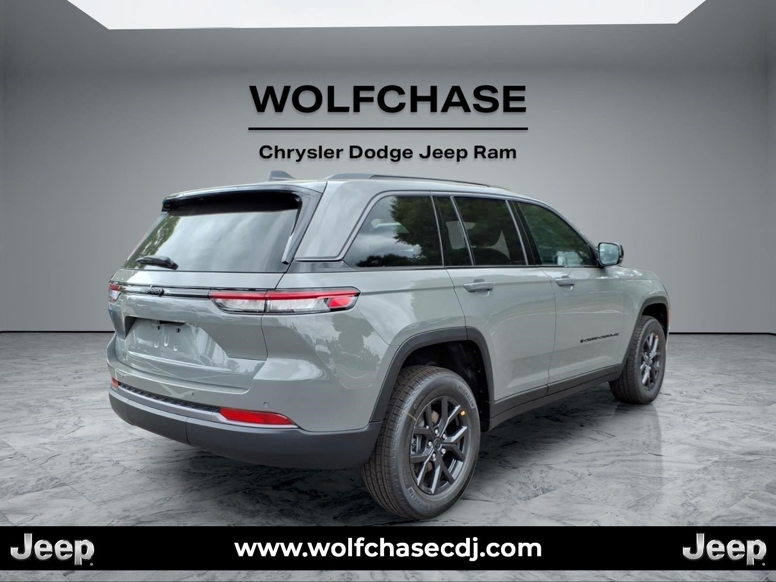 2027 Jeep Grand Cherokee Laredo Altitude