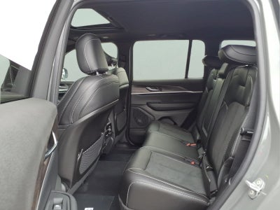 2027 Jeep Grand Cherokee Laredo Altitude