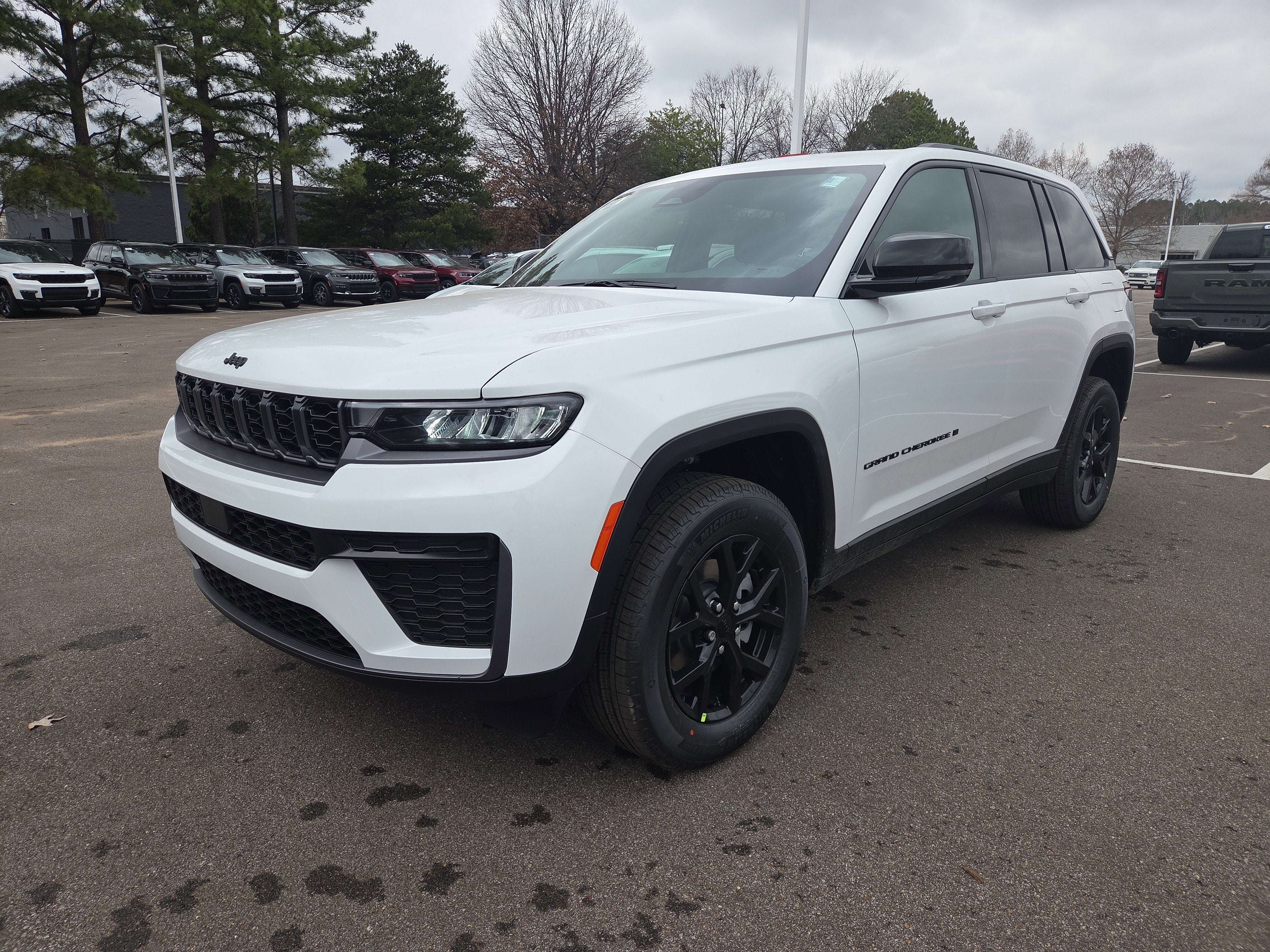 2026 Jeep Grand Cherokee Laredo Altitude