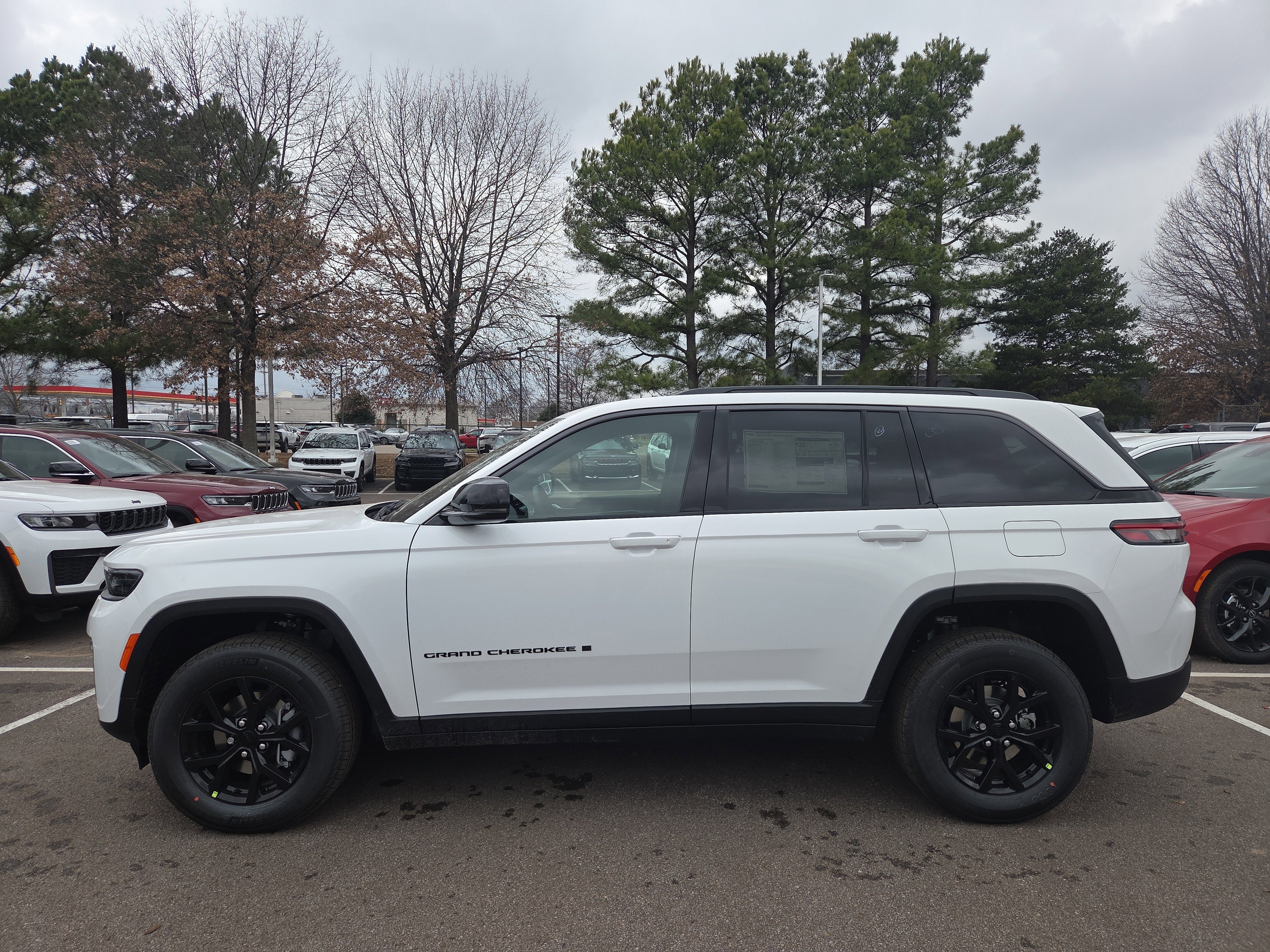 2026 Jeep Grand Cherokee Laredo Altitude