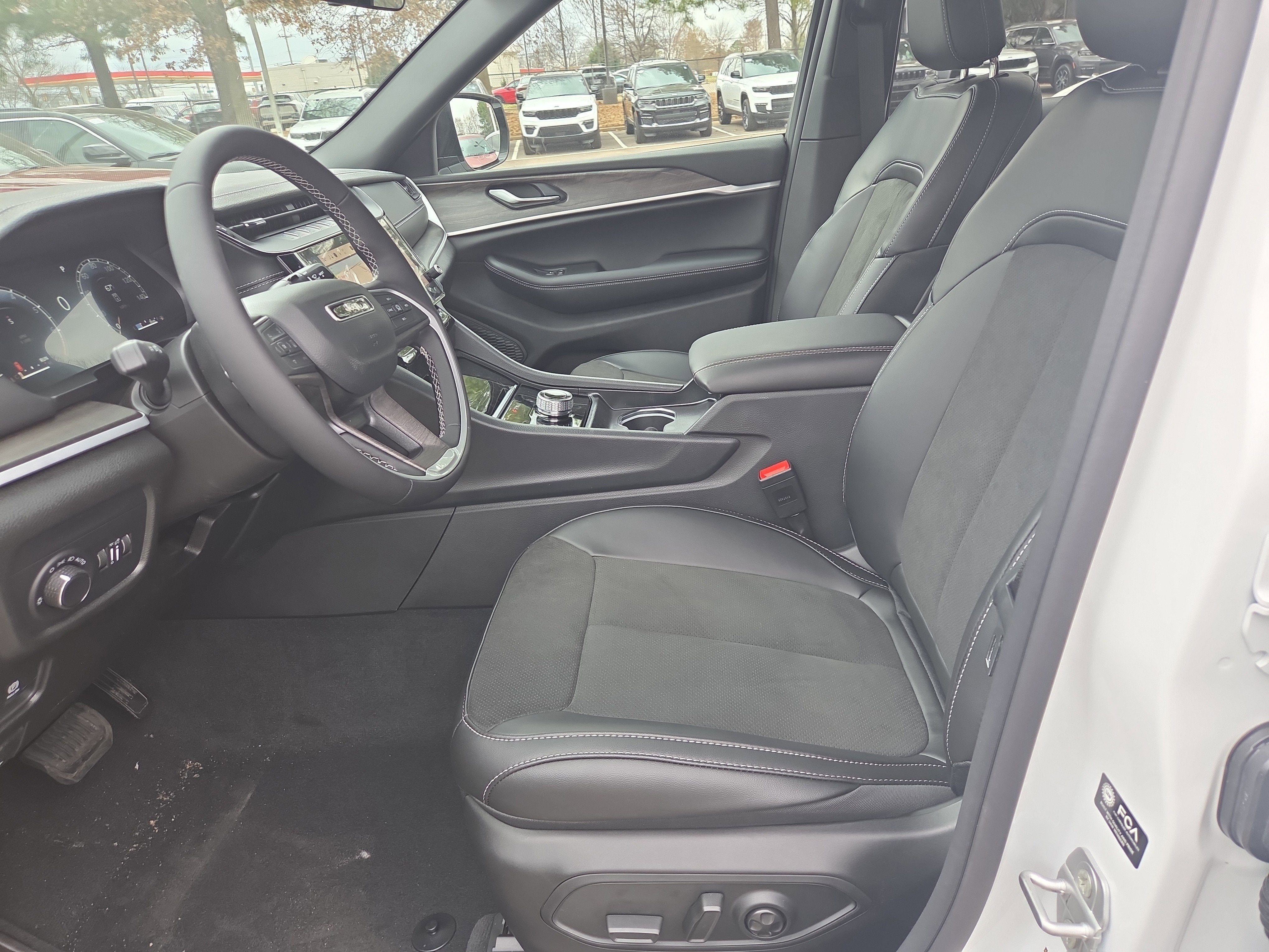 2026 Jeep Grand Cherokee Laredo Altitude