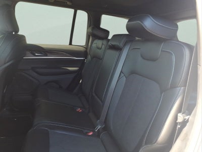2027 Jeep Grand Cherokee Laredo Altitude