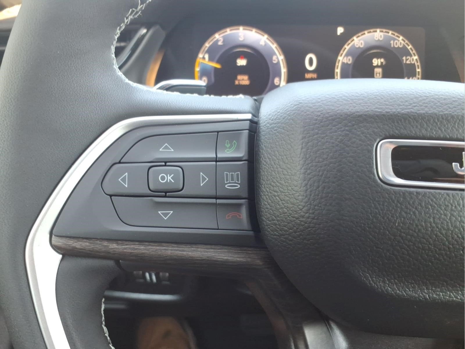 2027 Jeep Grand Cherokee Laredo Altitude