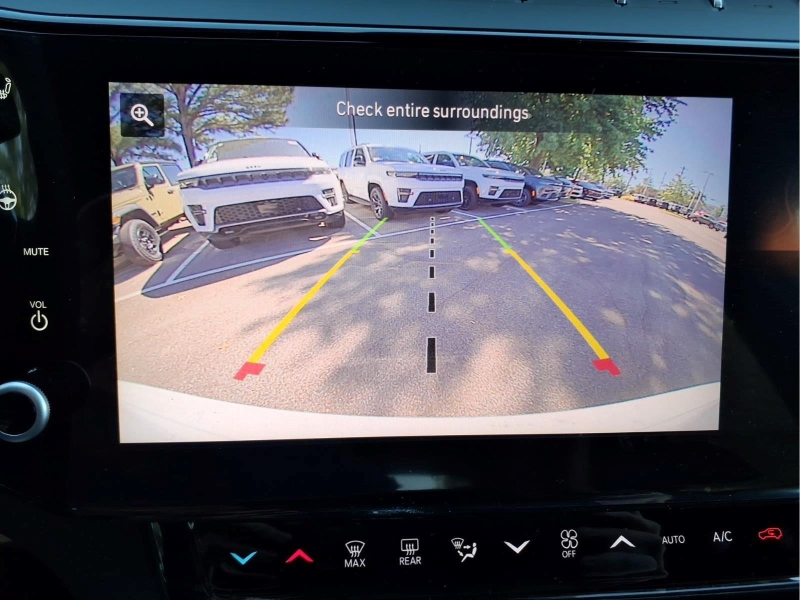 2027 Jeep Grand Cherokee Laredo Altitude