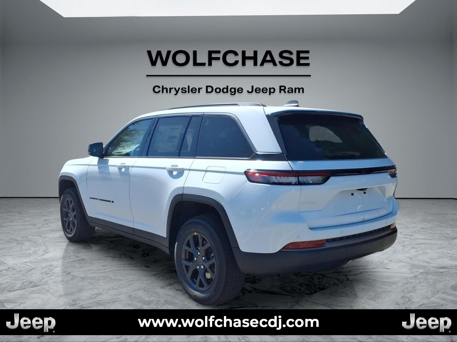 2027 Jeep Grand Cherokee Laredo Altitude