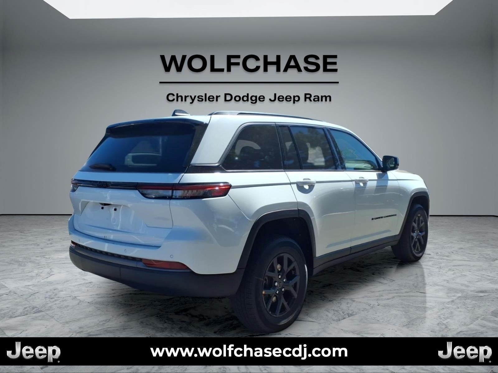 2027 Jeep Grand Cherokee Laredo Altitude
