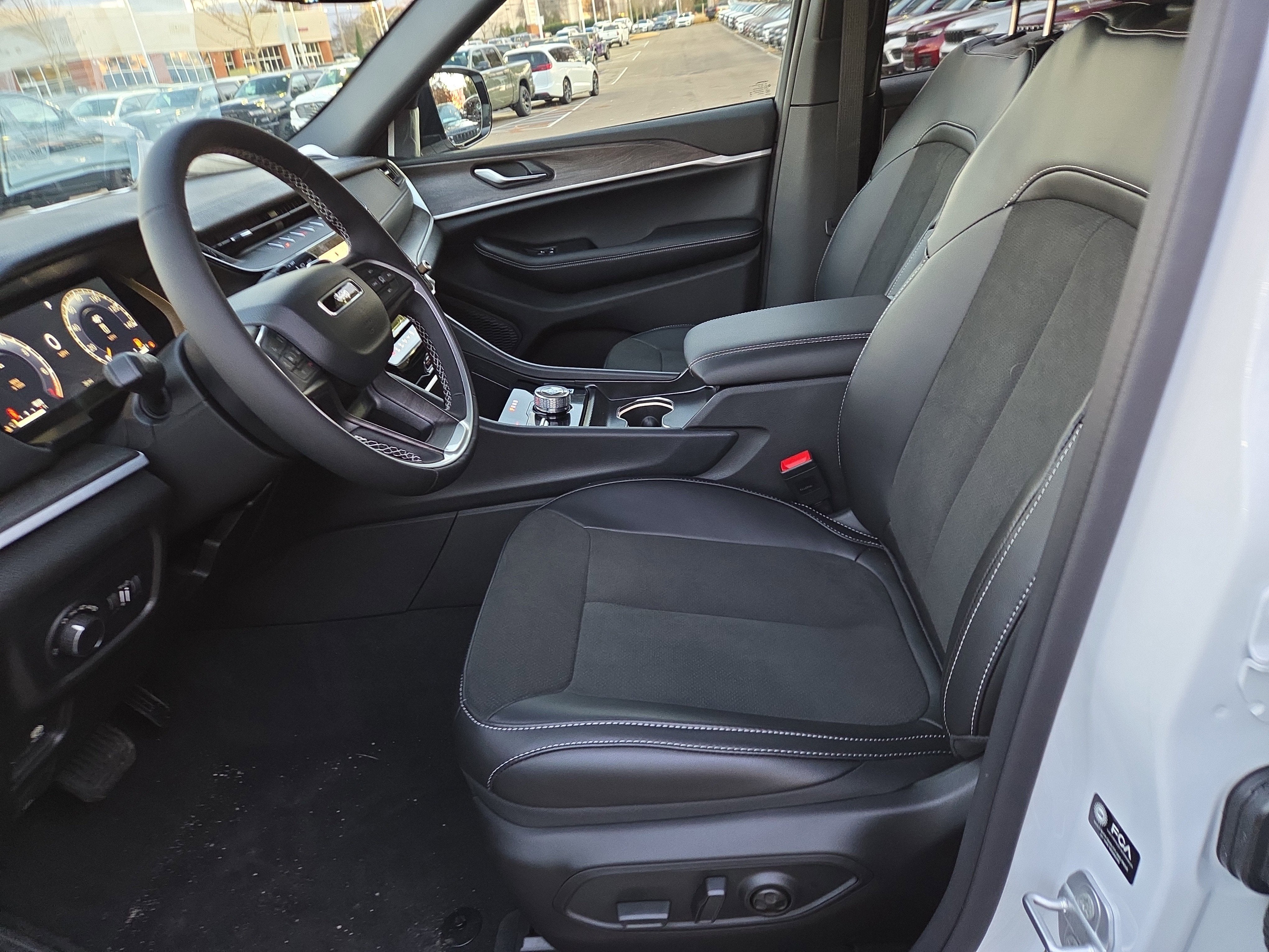 2026 Jeep Grand Cherokee Laredo Altitude