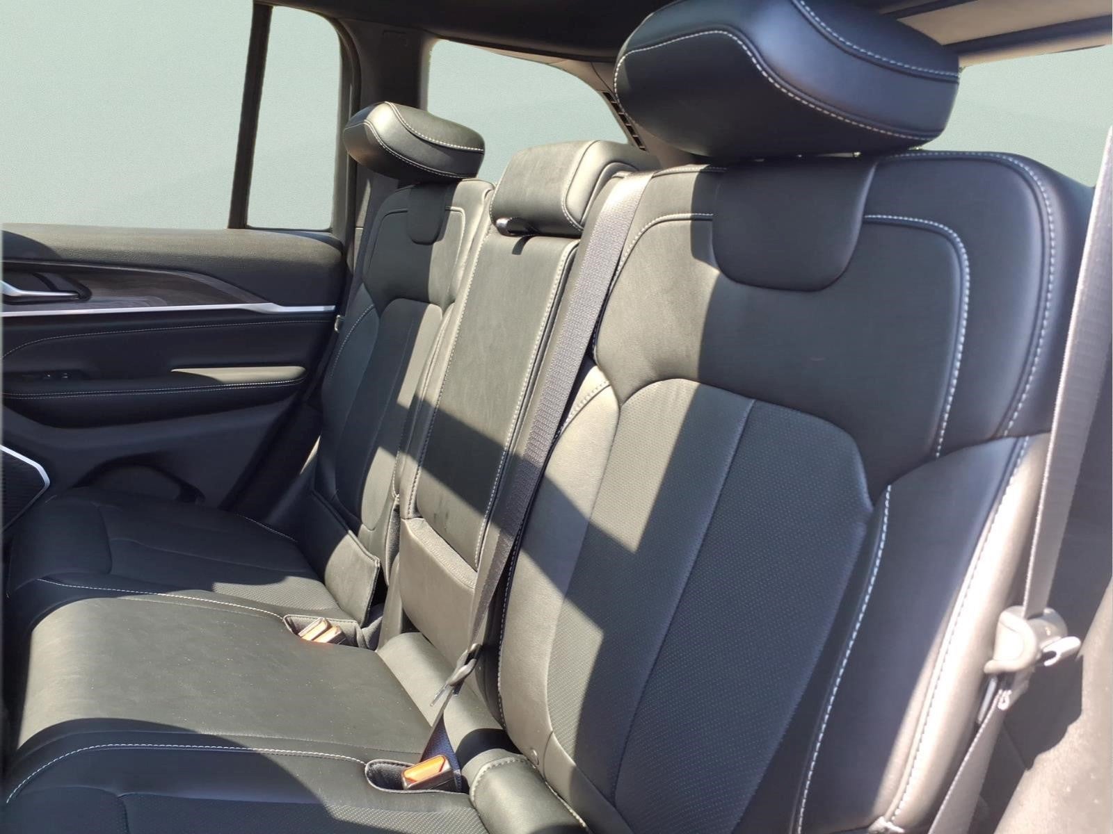 2027 Jeep Grand Cherokee Limited Reserve
