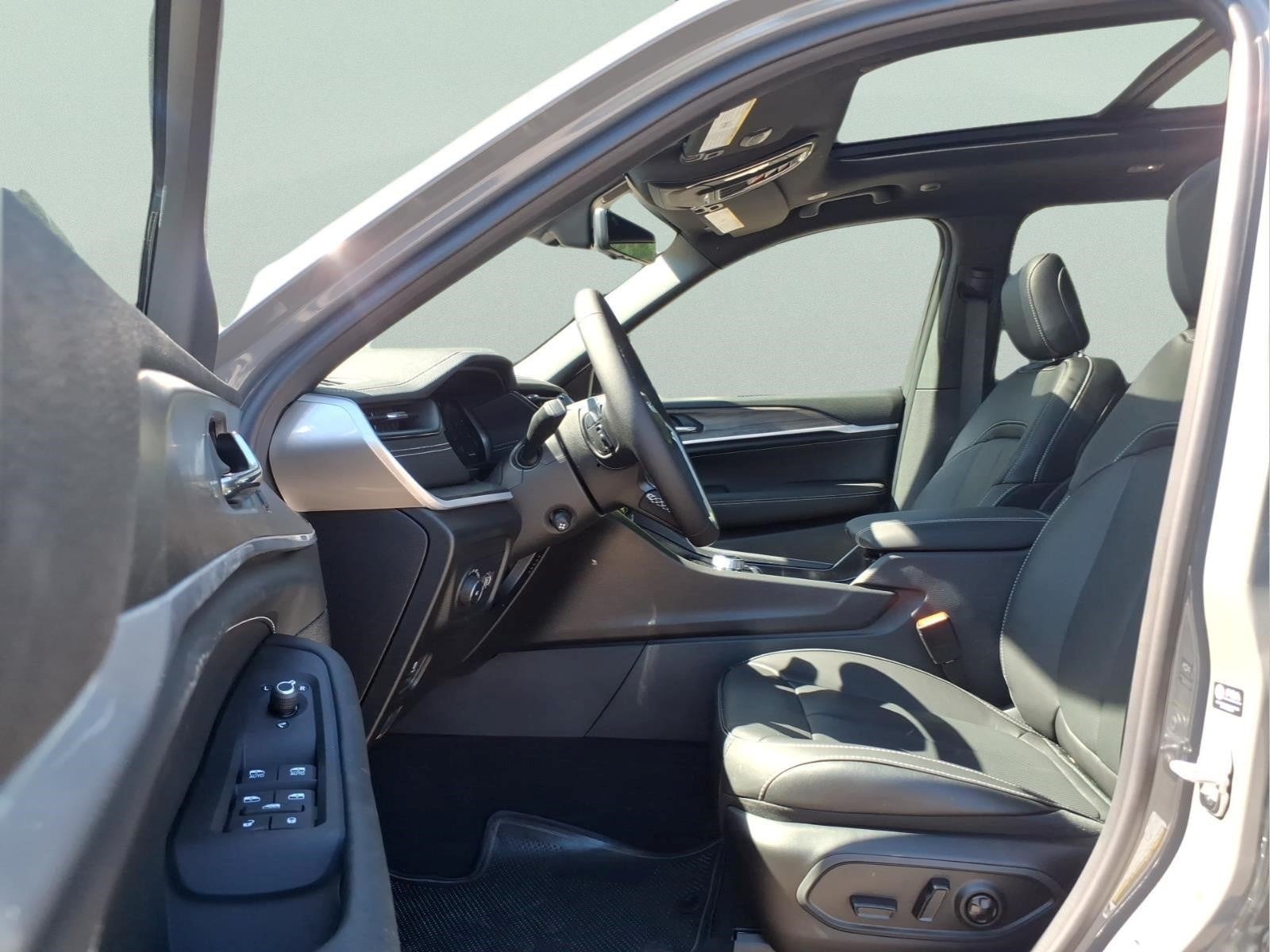 2027 Jeep Grand Cherokee Limited Reserve