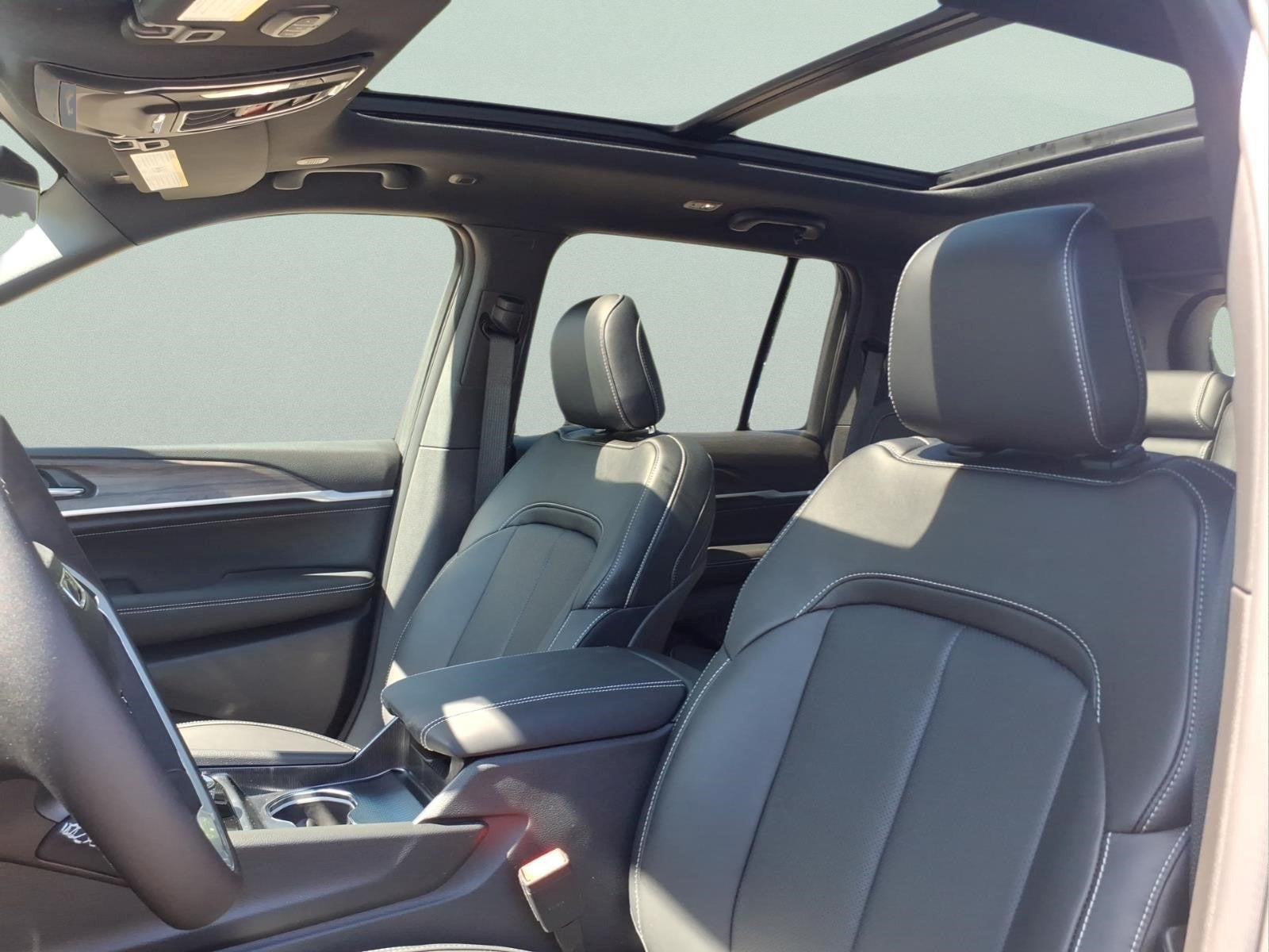 2027 Jeep Grand Cherokee Limited Reserve