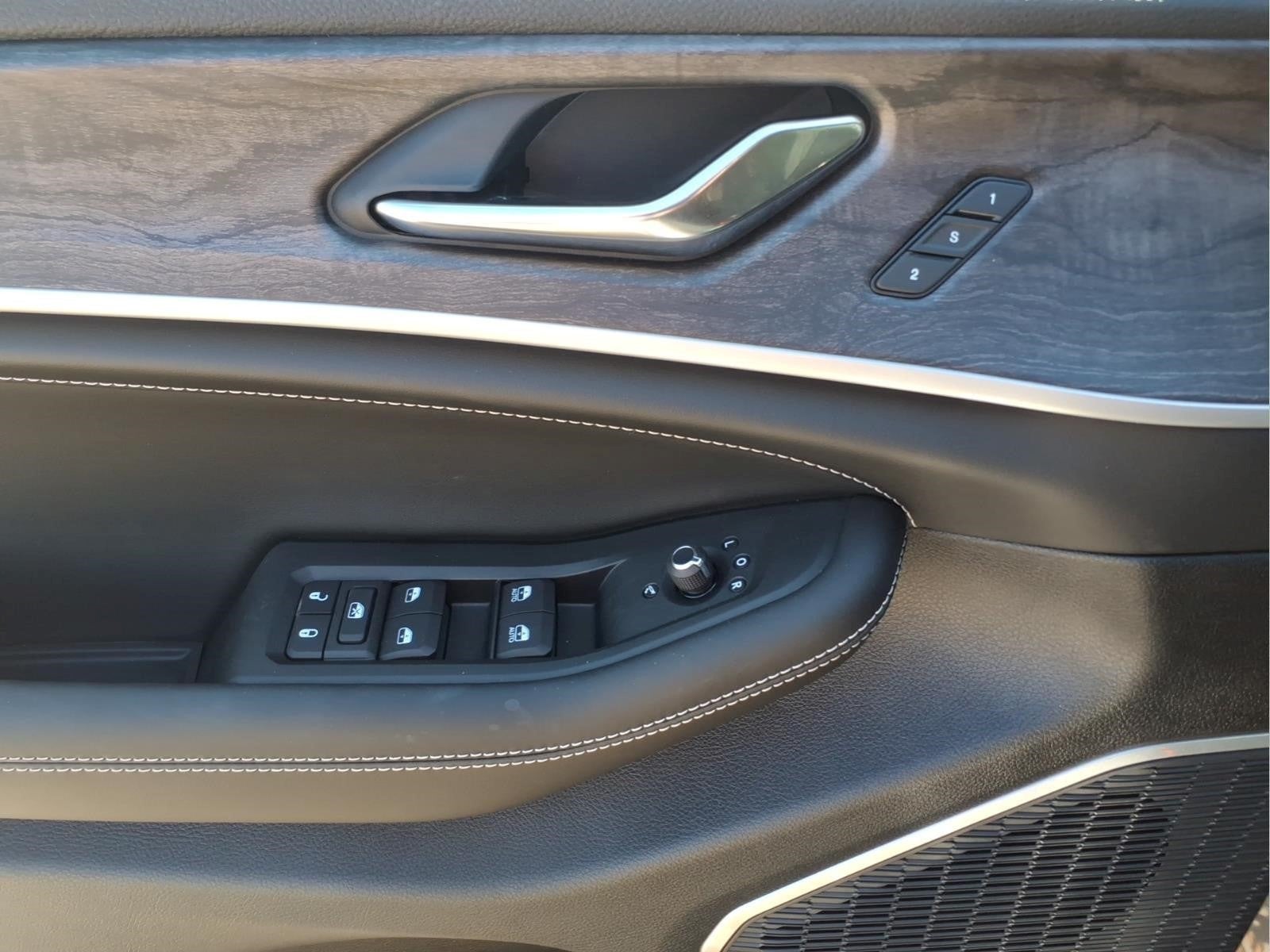 2027 Jeep Grand Cherokee Limited Reserve
