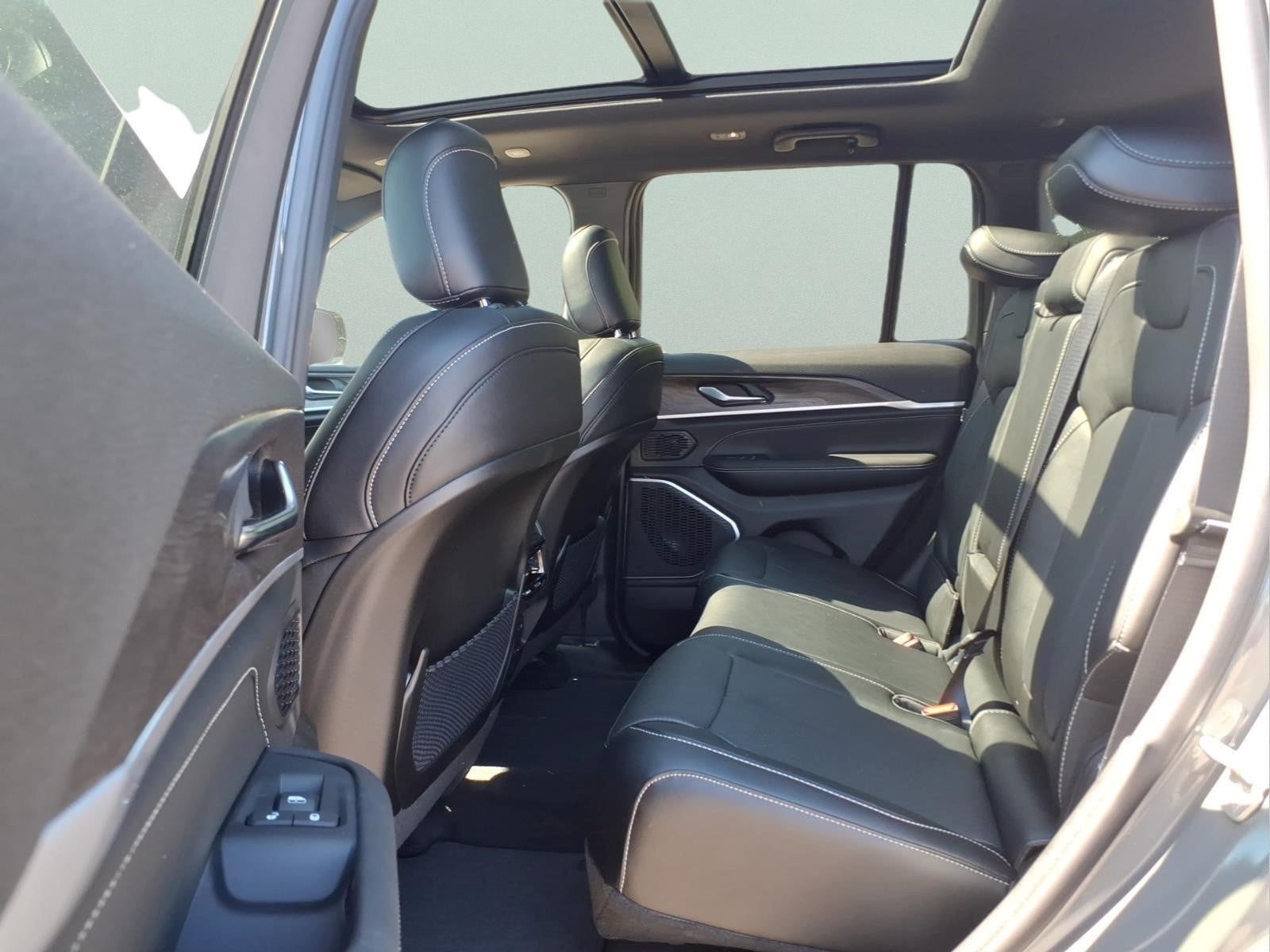 2027 Jeep Grand Cherokee Limited Reserve