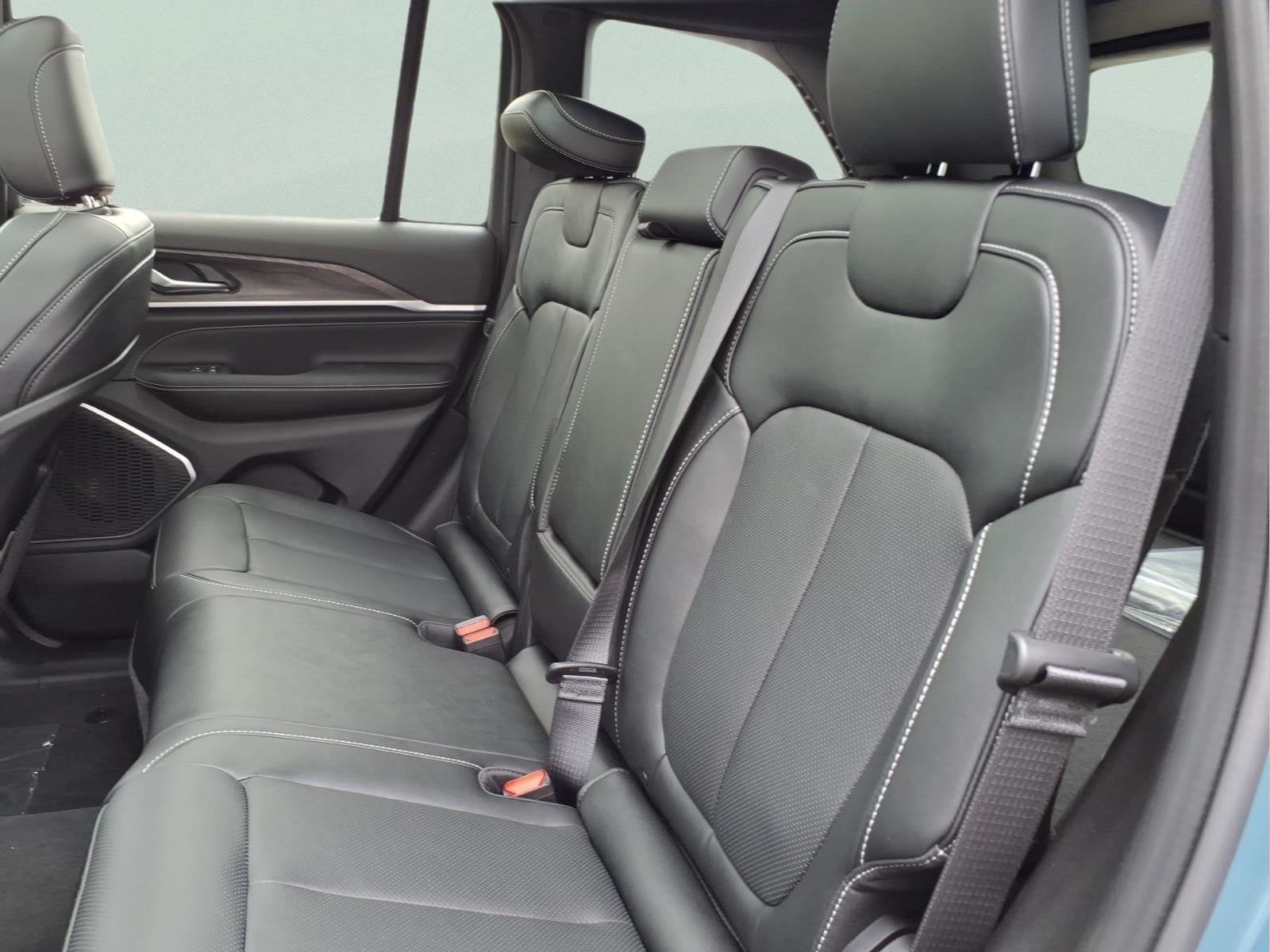 2027 Jeep Grand Cherokee Limited Reserve