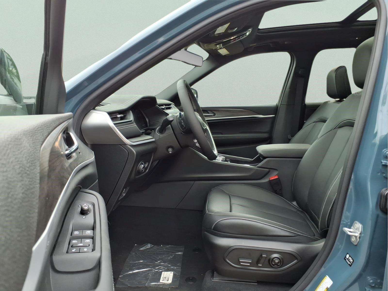 2027 Jeep Grand Cherokee Limited Reserve