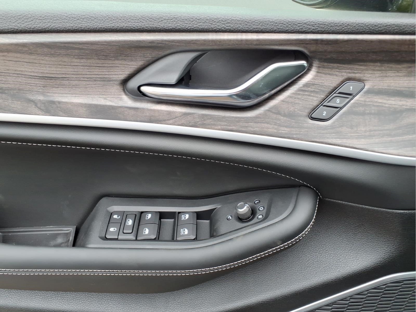 2027 Jeep Grand Cherokee Limited Reserve