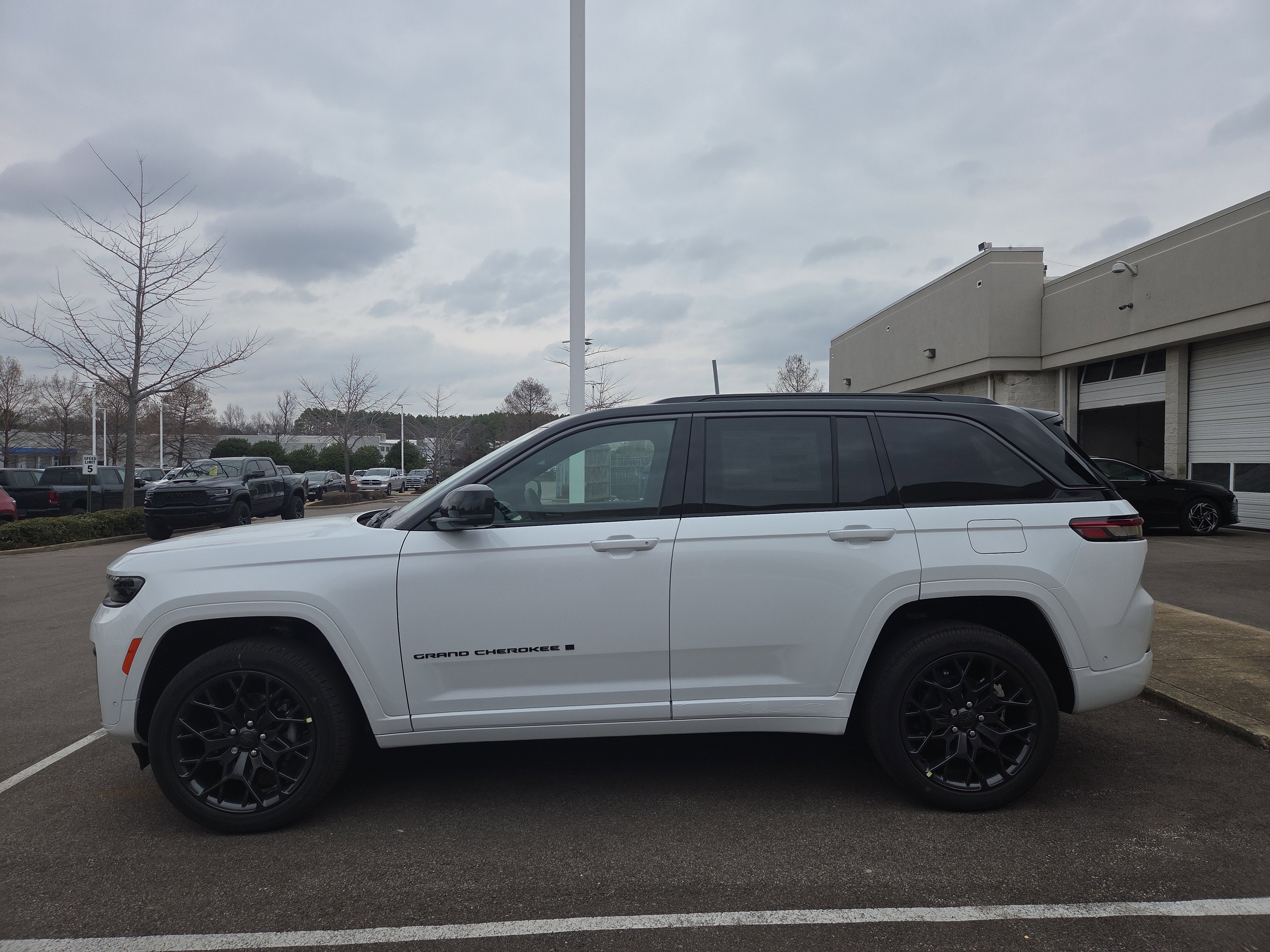 2026 Jeep Grand Cherokee Summit
