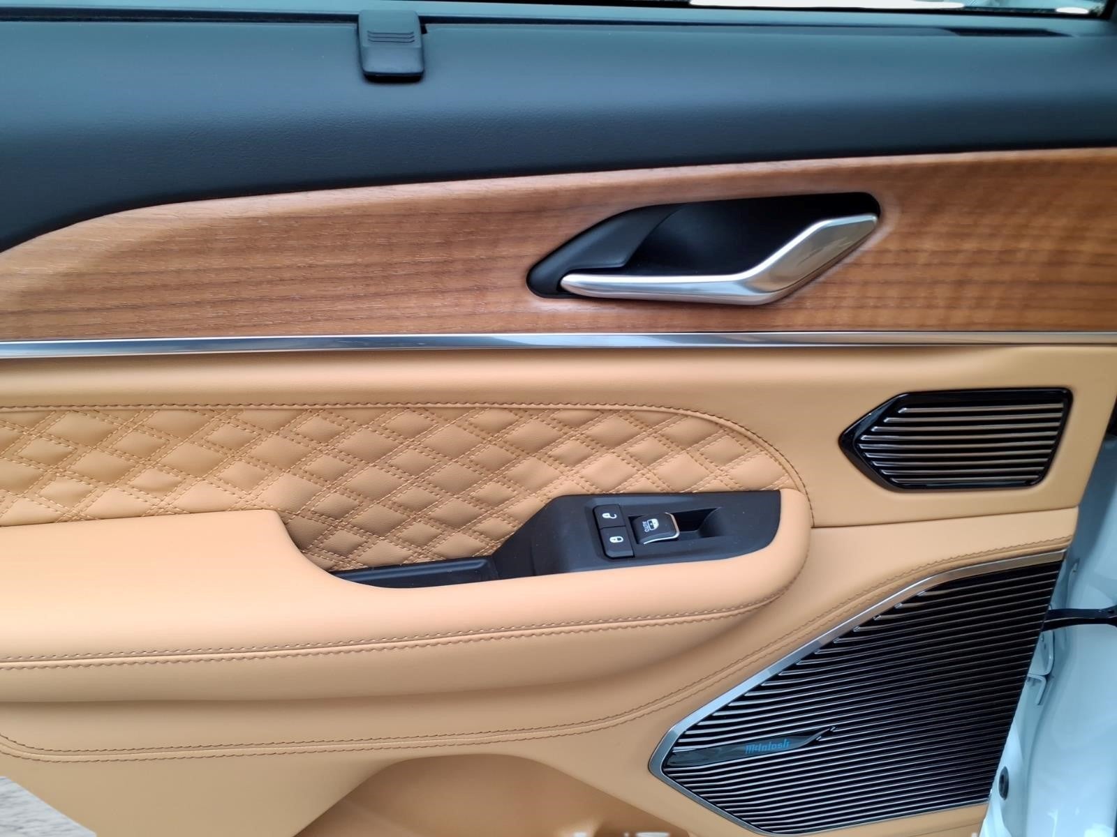 2026 Jeep Grand Cherokee Summit