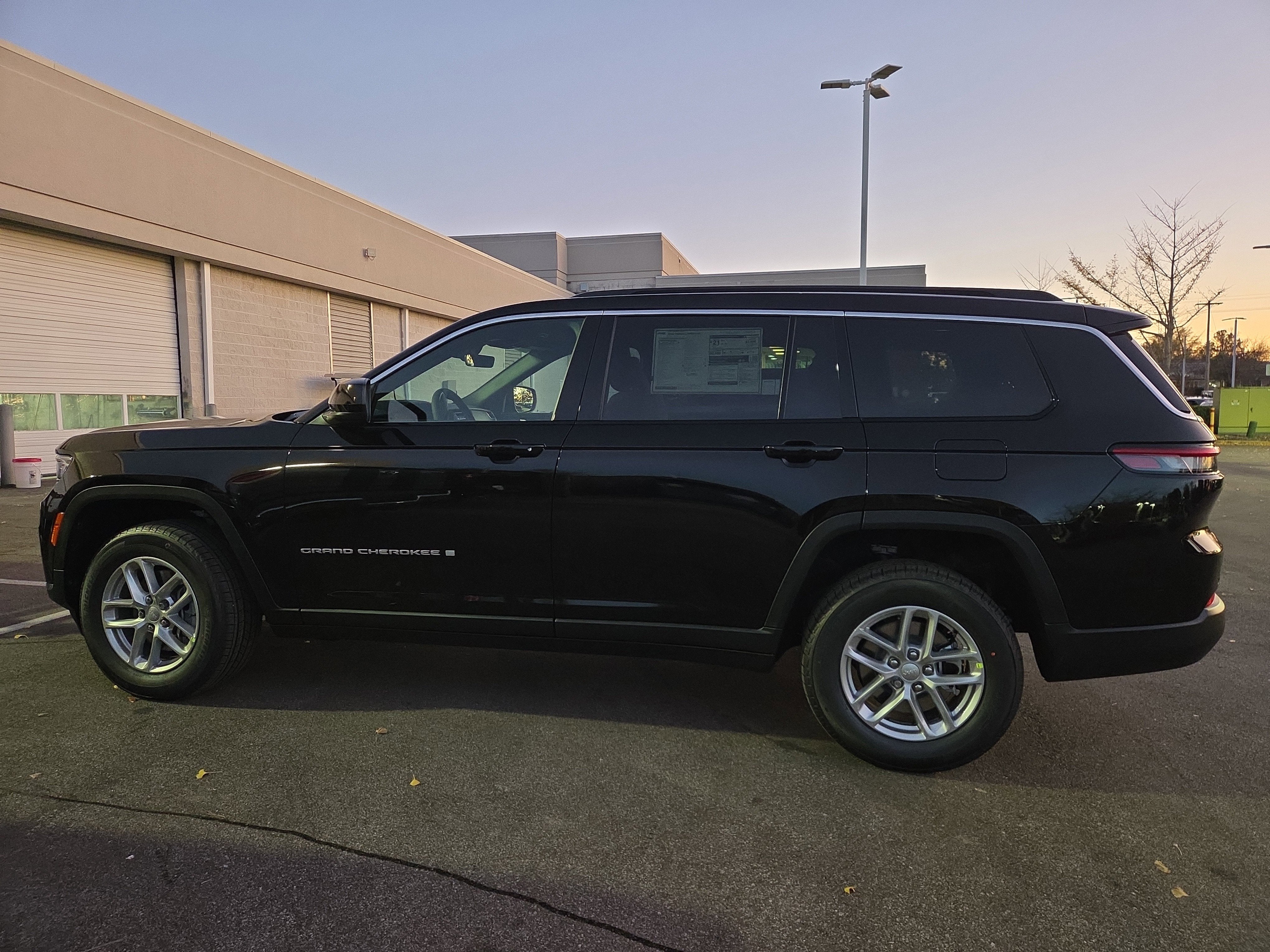 2025 Jeep Grand Cherokee Laredo