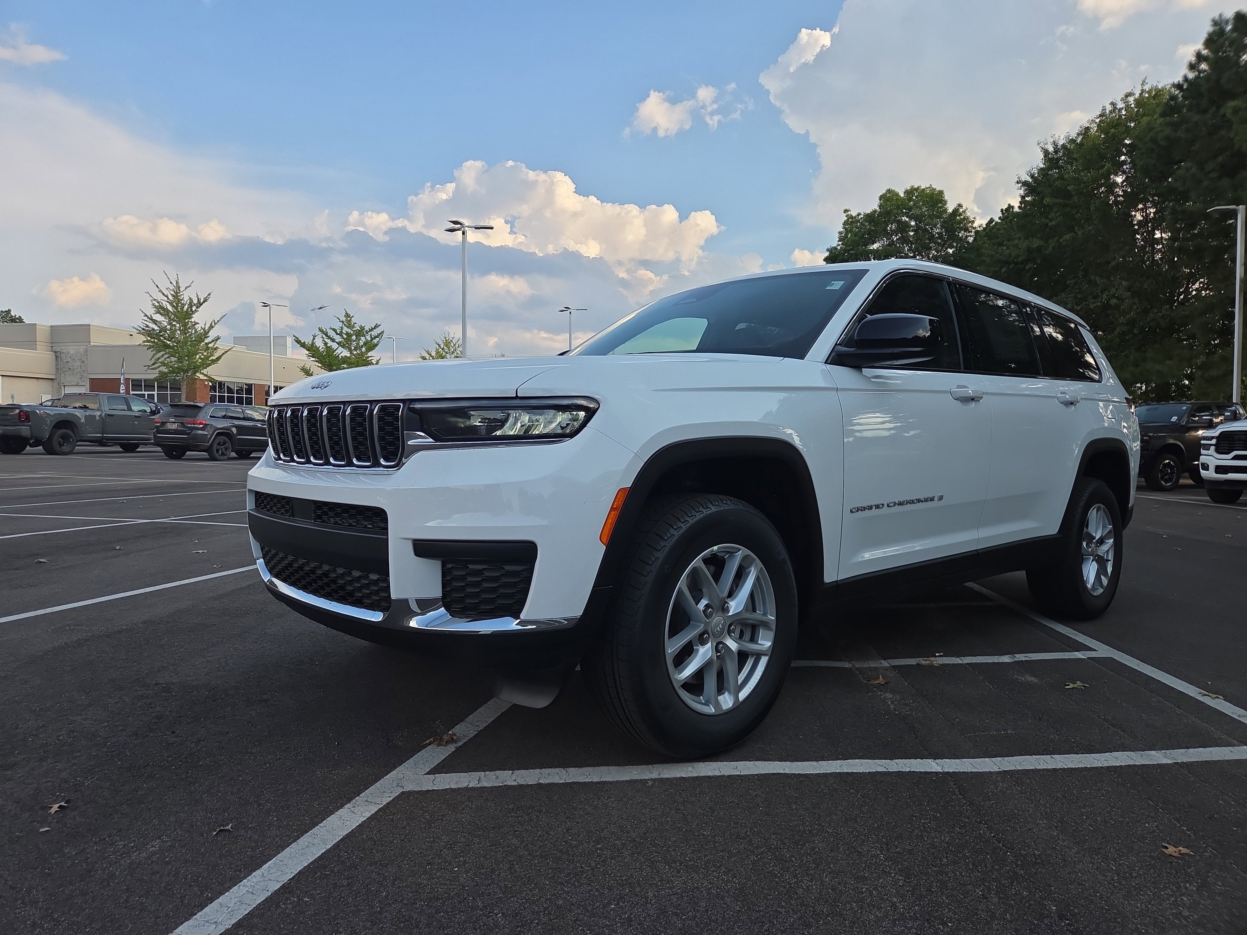 2025 Jeep Grand Cherokee Laredo