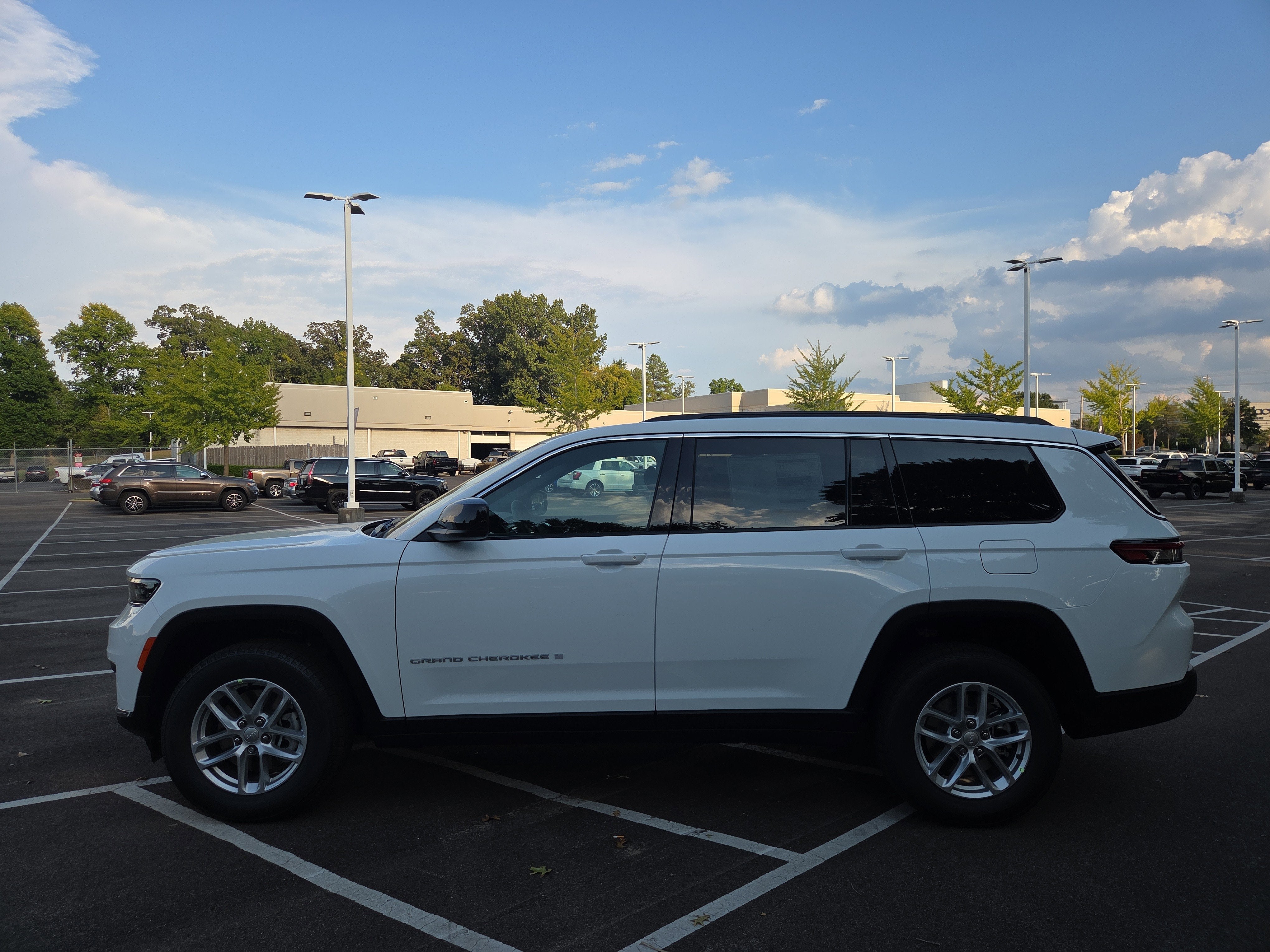 2025 Jeep Grand Cherokee Laredo