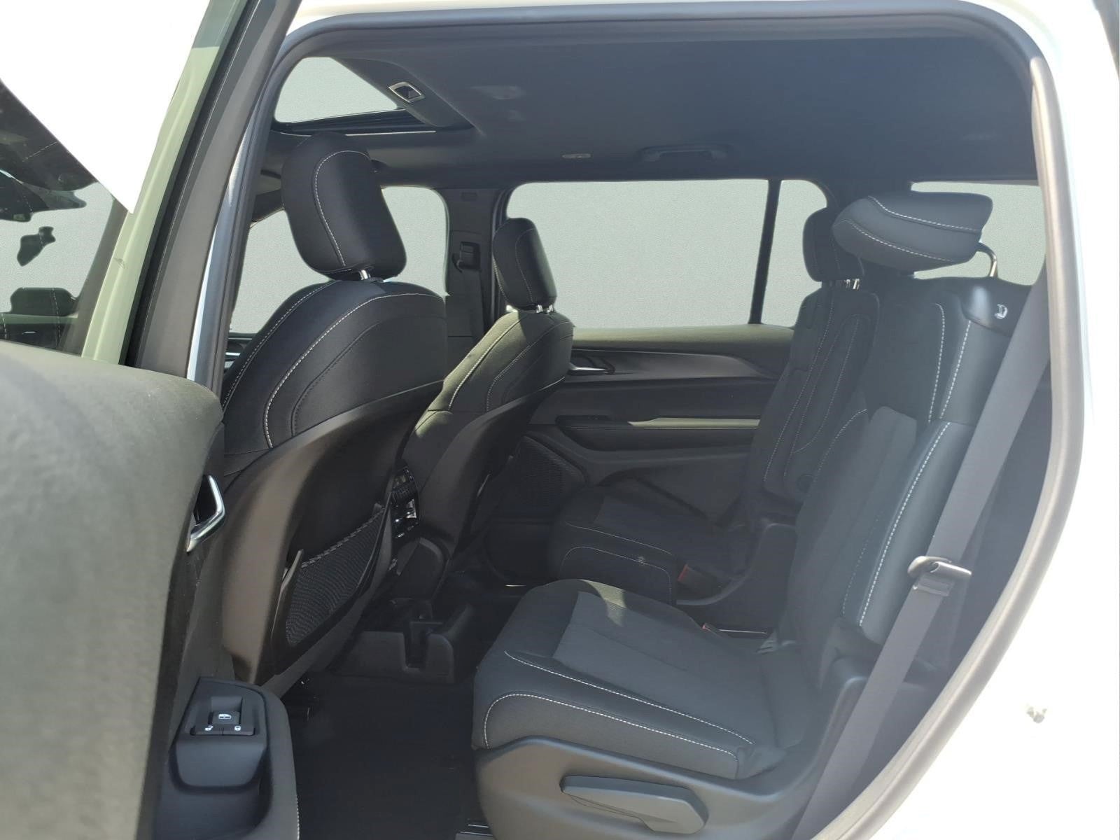 2026 Jeep Grand Cherokee Laredo X 4x2
