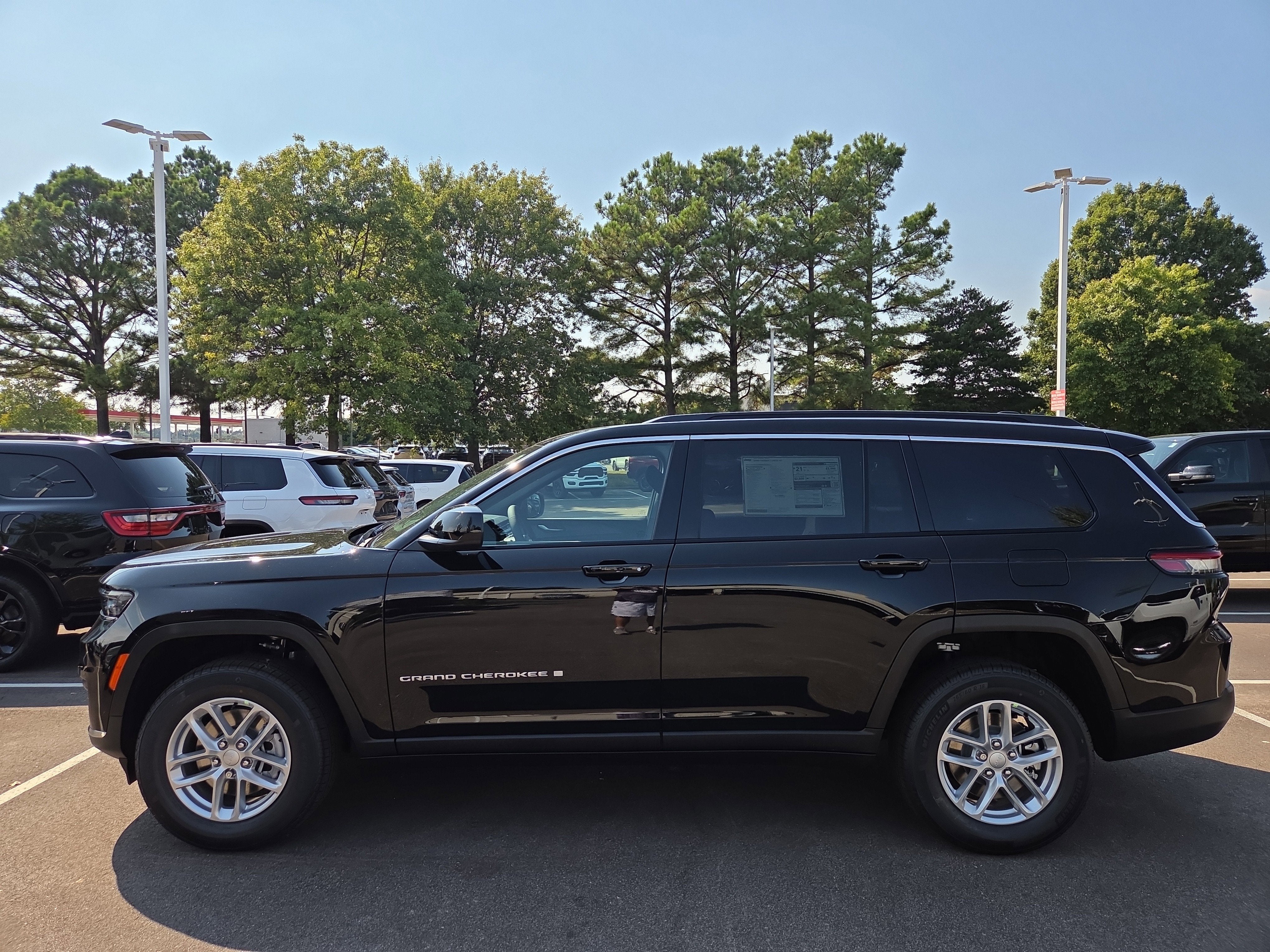 2025 Jeep Grand Cherokee Laredo