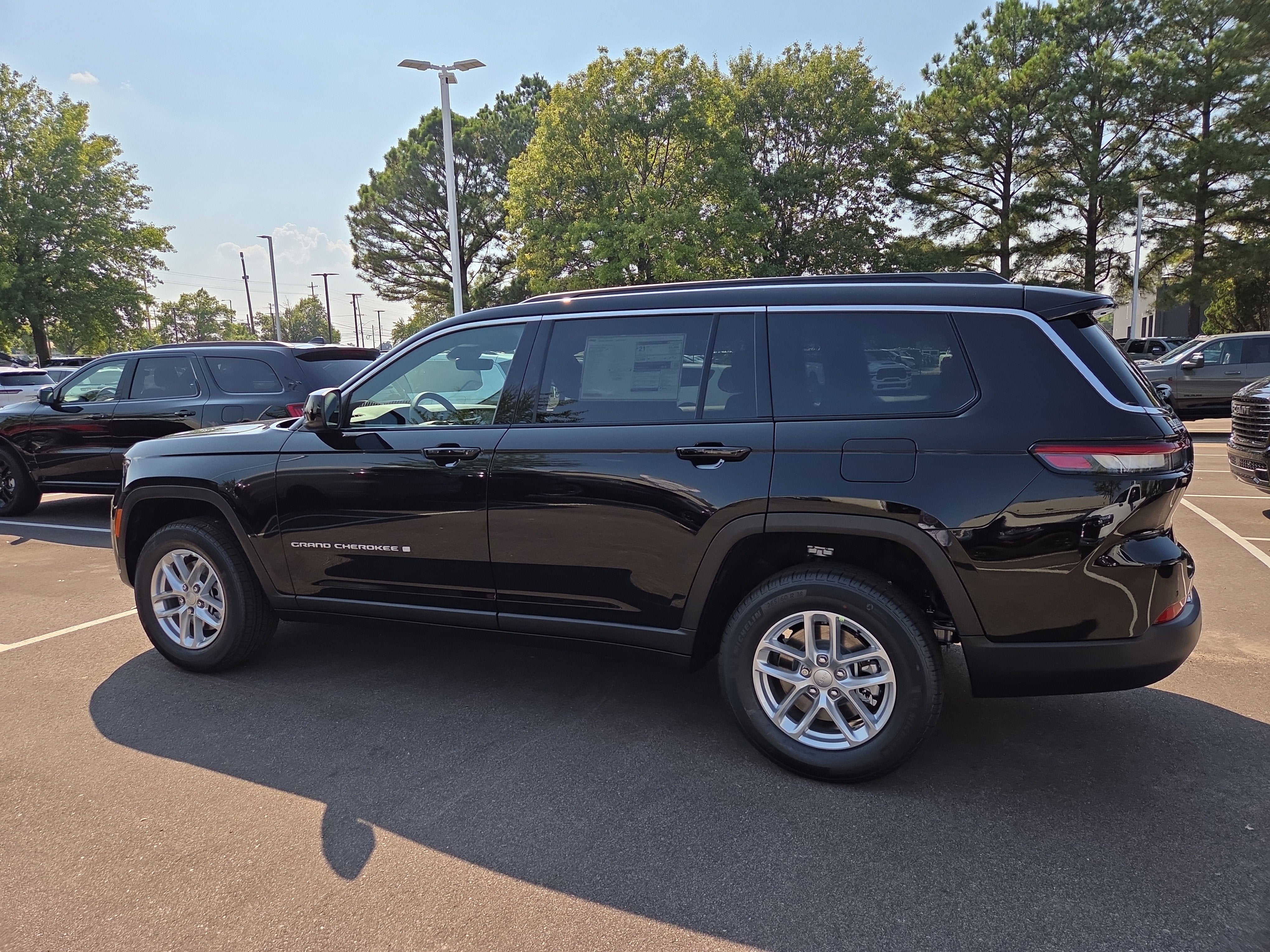 2025 Jeep Grand Cherokee Laredo