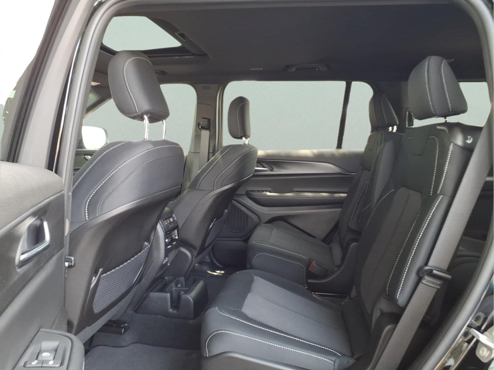 2026 Jeep Grand Cherokee Laredo X 4x2