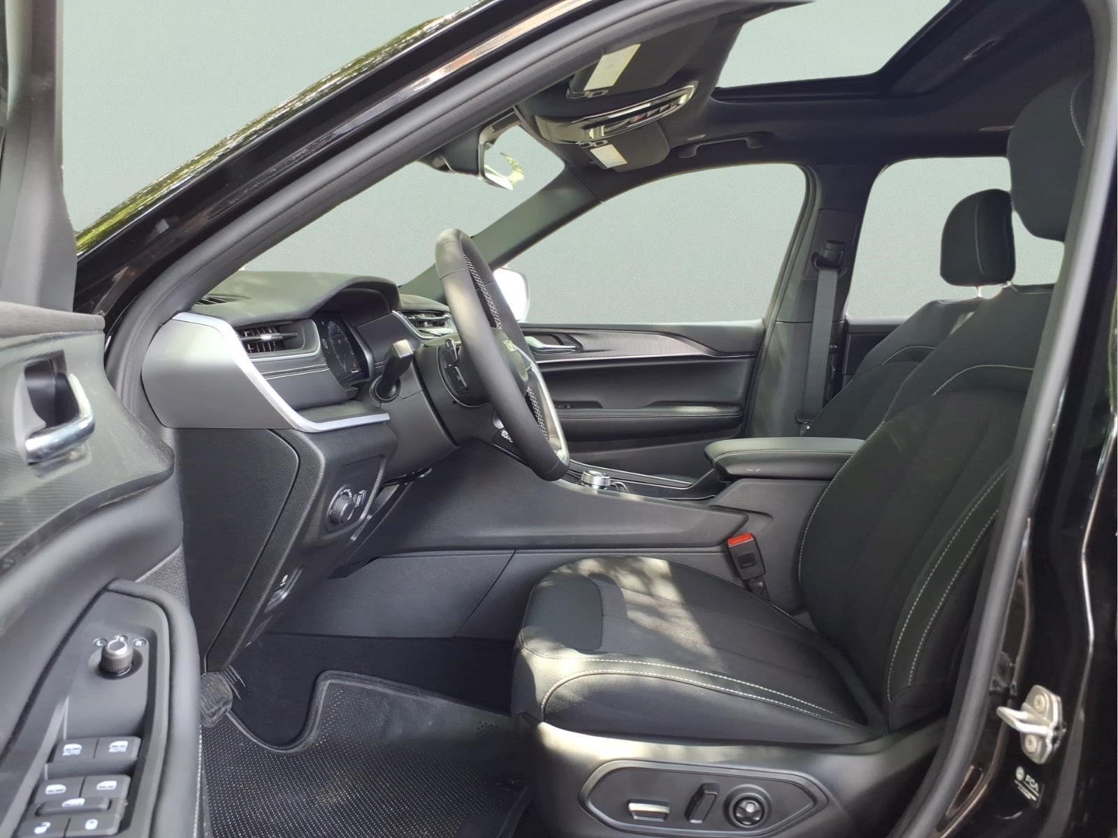 2026 Jeep Grand Cherokee Laredo X 4x2