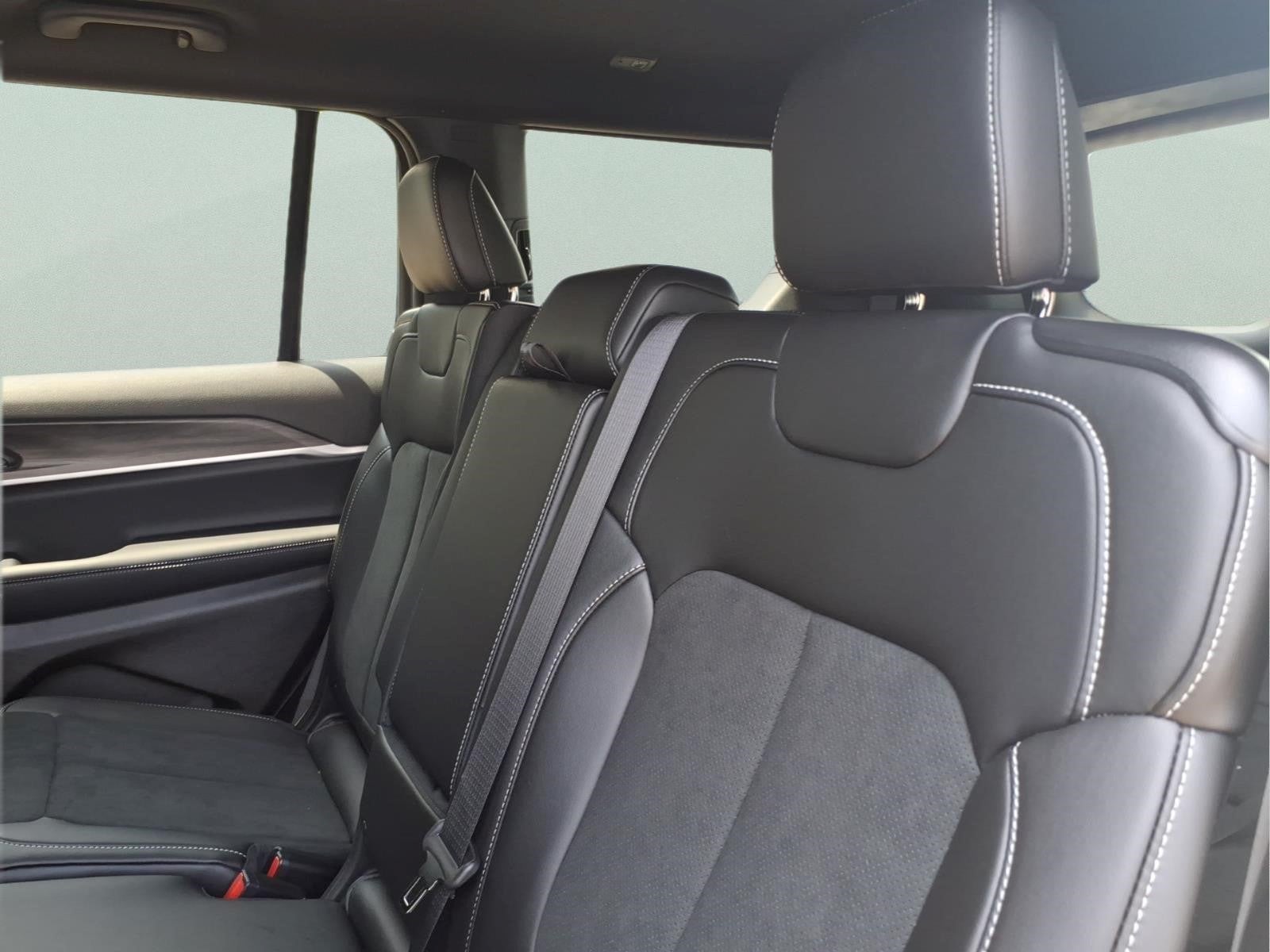 2026 Jeep Grand Cherokee Altitude 4x2