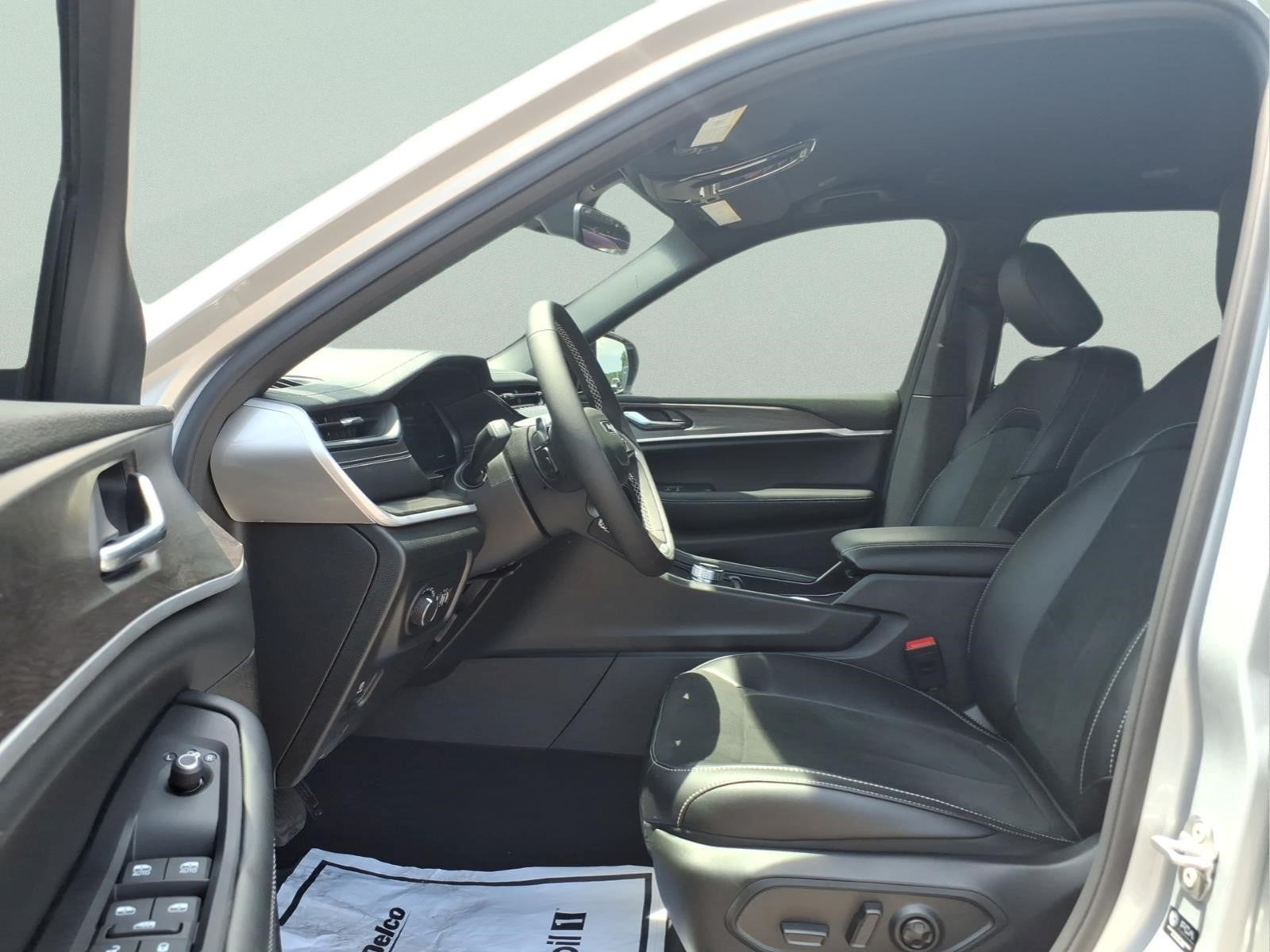 2026 Jeep Grand Cherokee Altitude 4x2