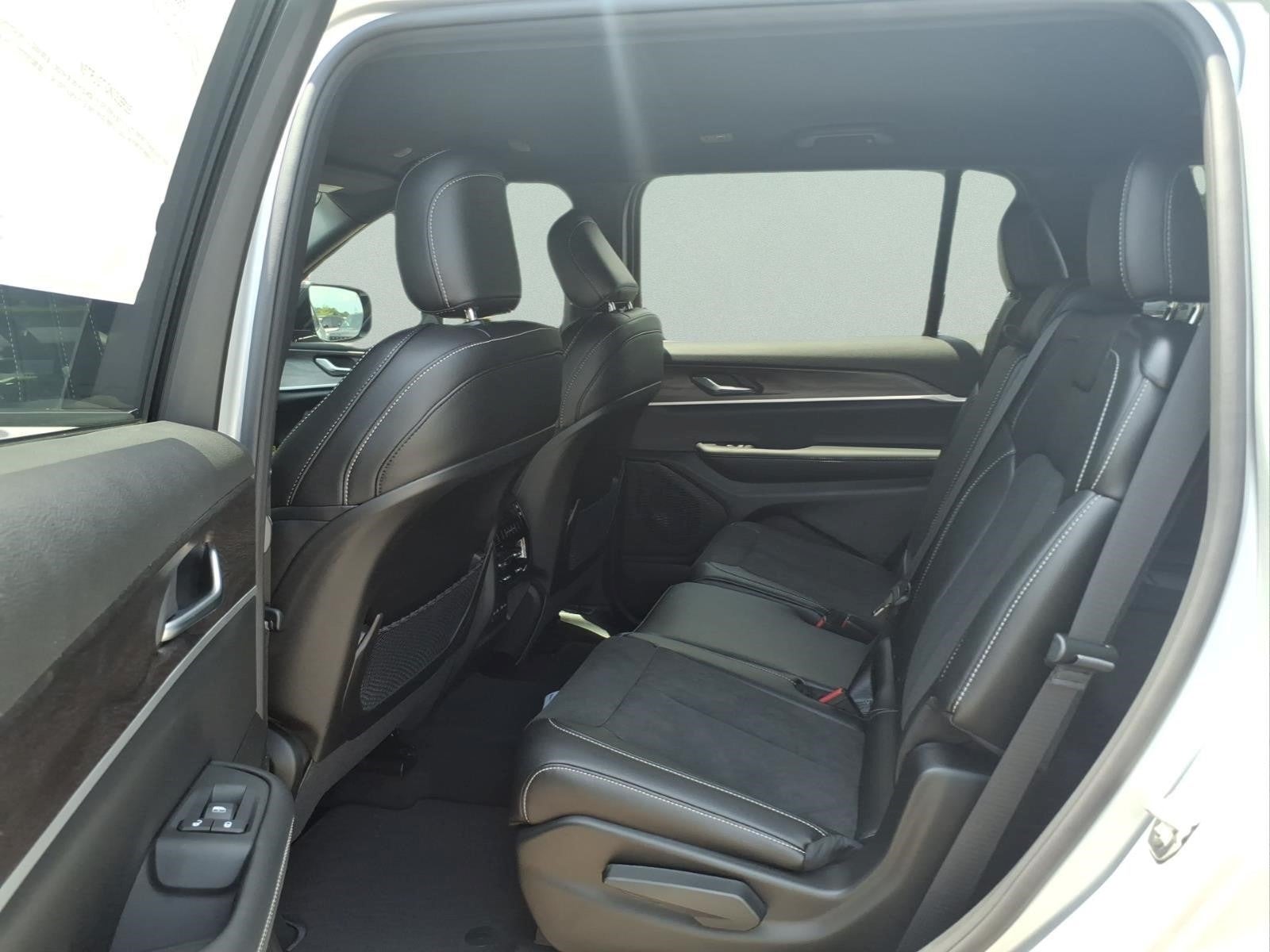 2026 Jeep Grand Cherokee Altitude 4x2
