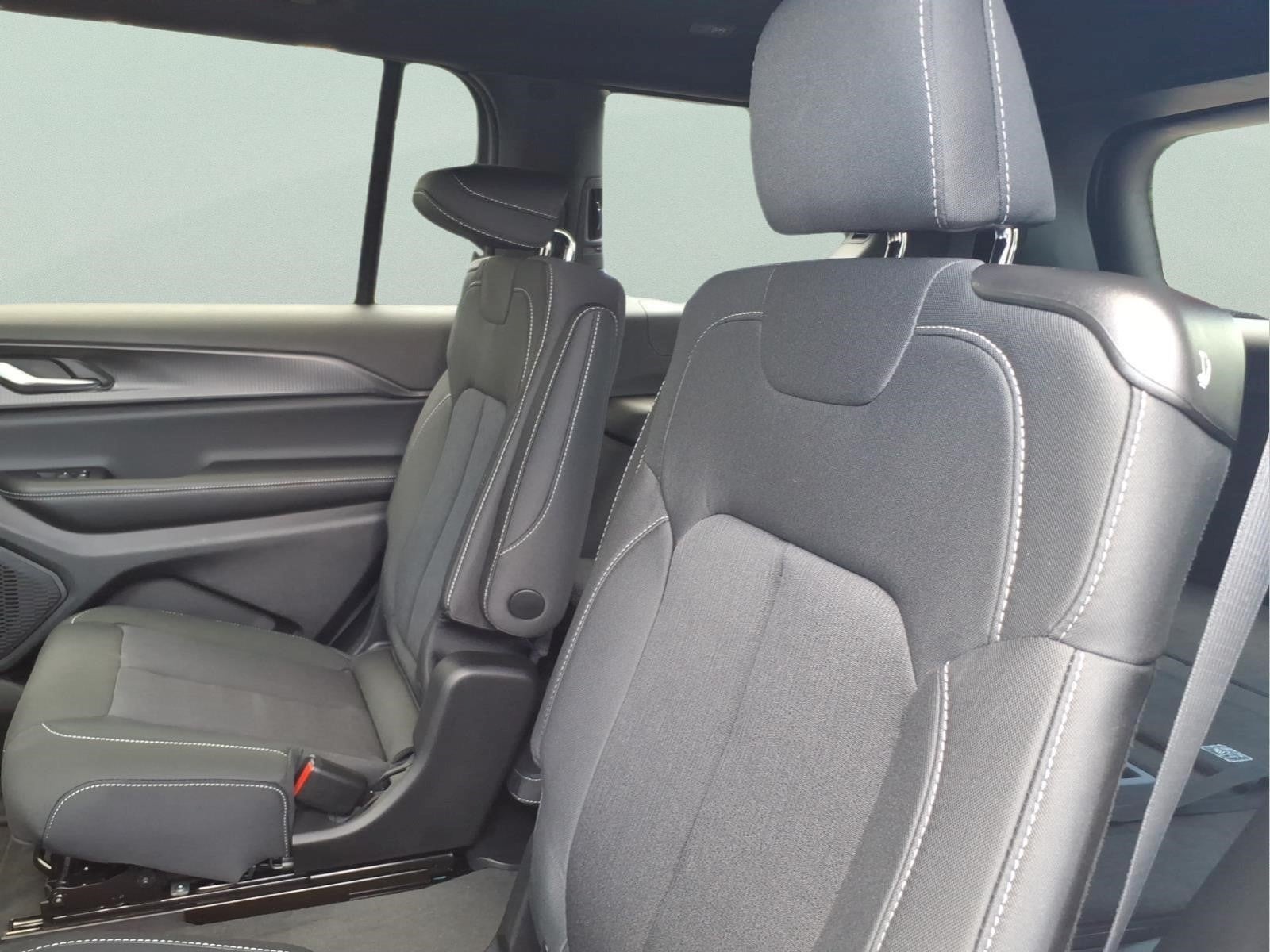 2026 Jeep Grand Cherokee Laredo X 4x4
