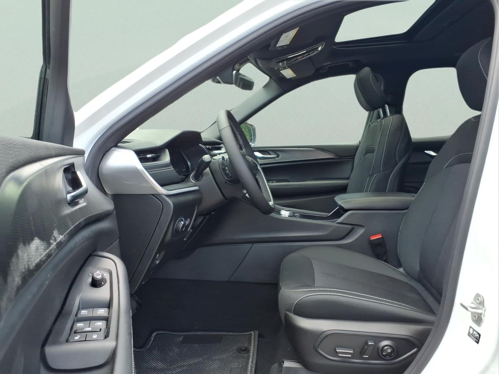 2026 Jeep Grand Cherokee Laredo X 4x4