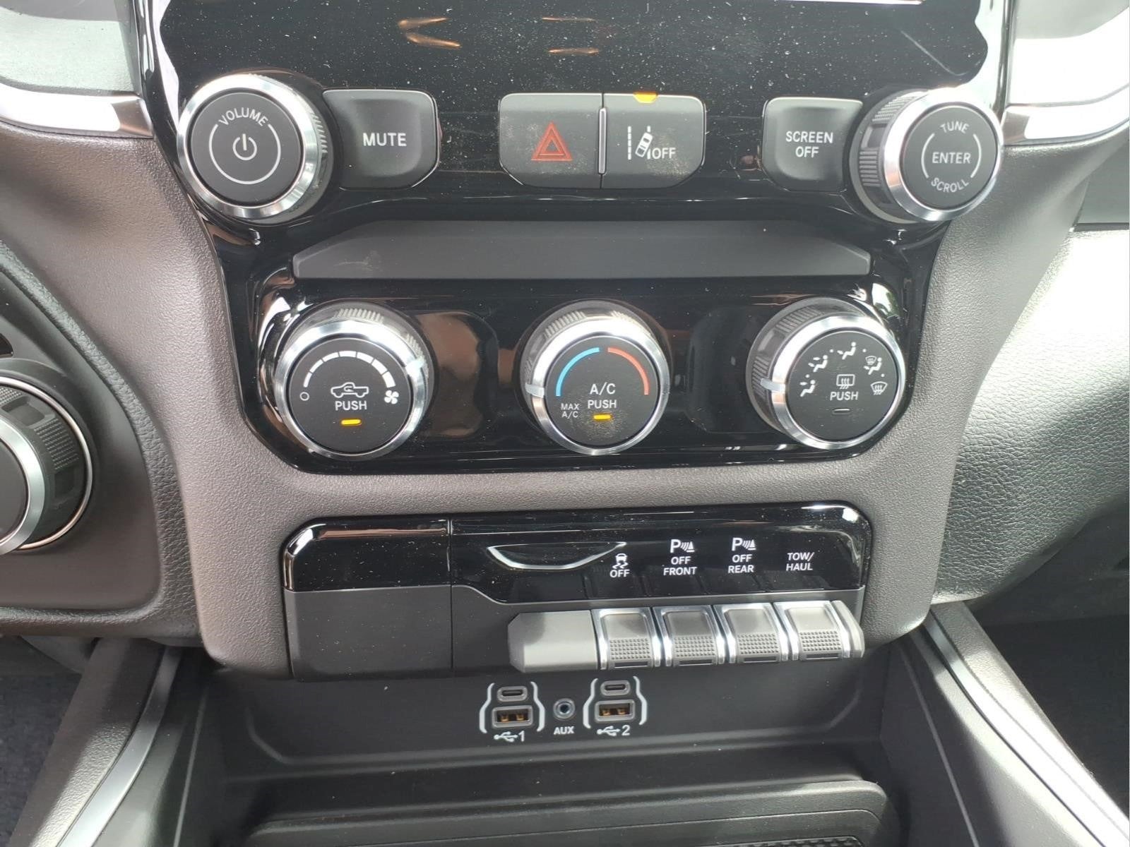 2026 RAM Ram 1500 Express Quad Cab 4x4 6'4" Box
