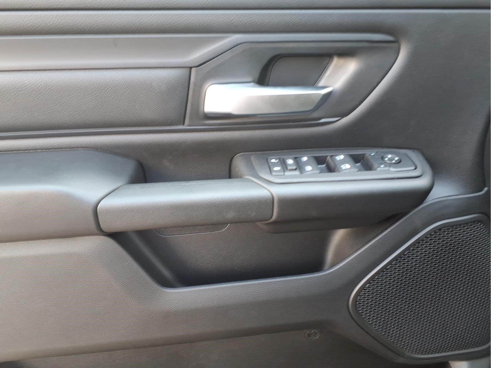2026 RAM Ram 1500 Express Crew Cab 4x4 5'7" Box