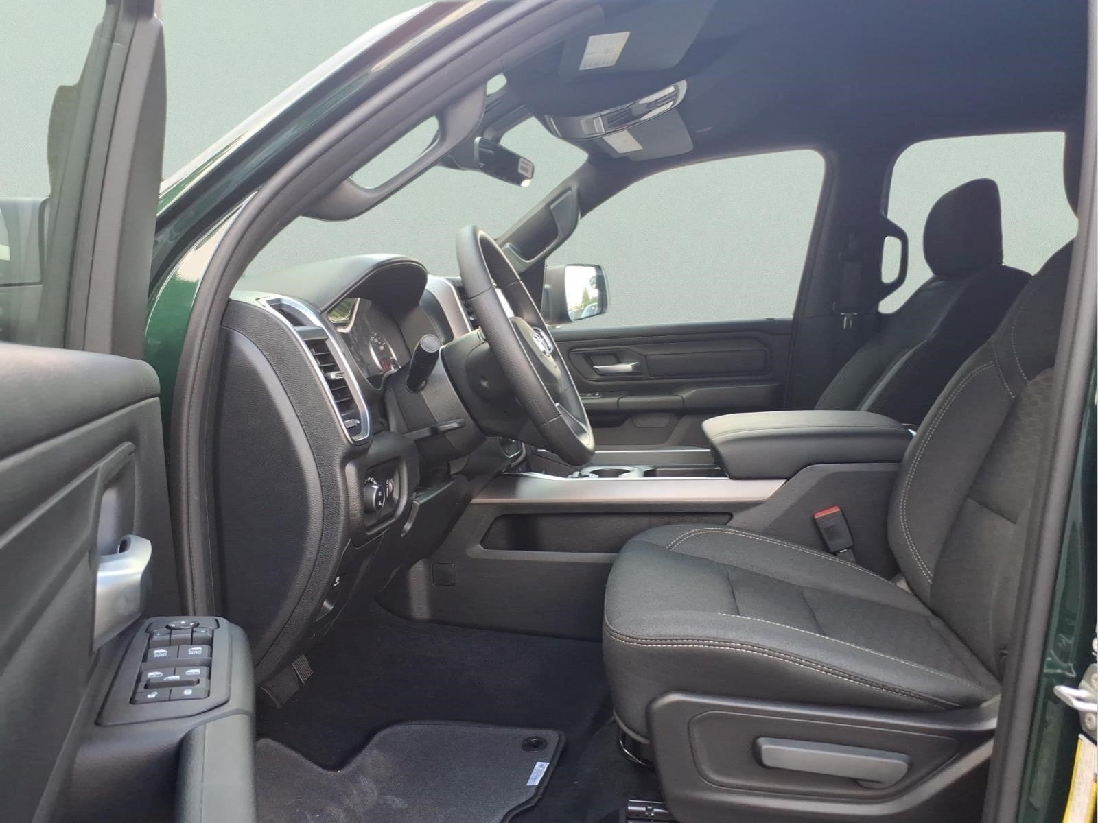 2026 RAM Ram 1500 Express Crew Cab 4x4 5'7" Box