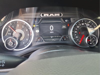 2026 RAM Ram 1500 Express Crew Cab 4x4 5'7" Box