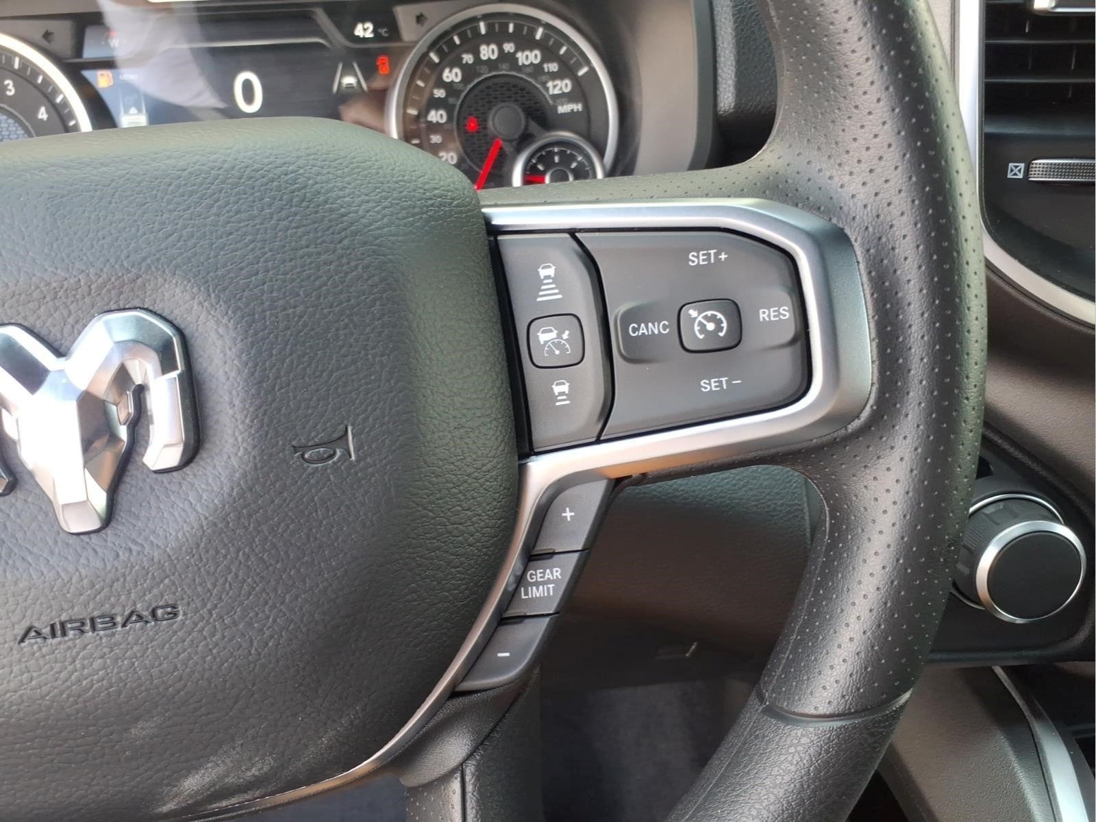 2026 RAM Ram 1500 Express Crew Cab 4x4 5'7" Box