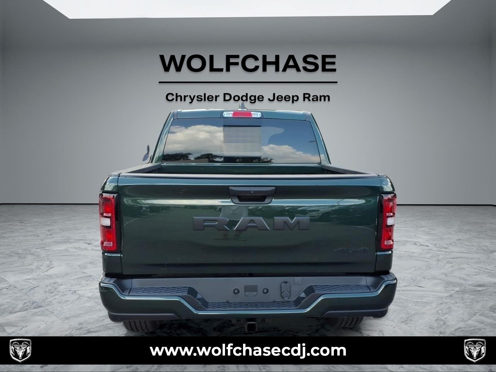 2026 RAM Ram 1500 Express Crew Cab 4x4 5'7" Box
