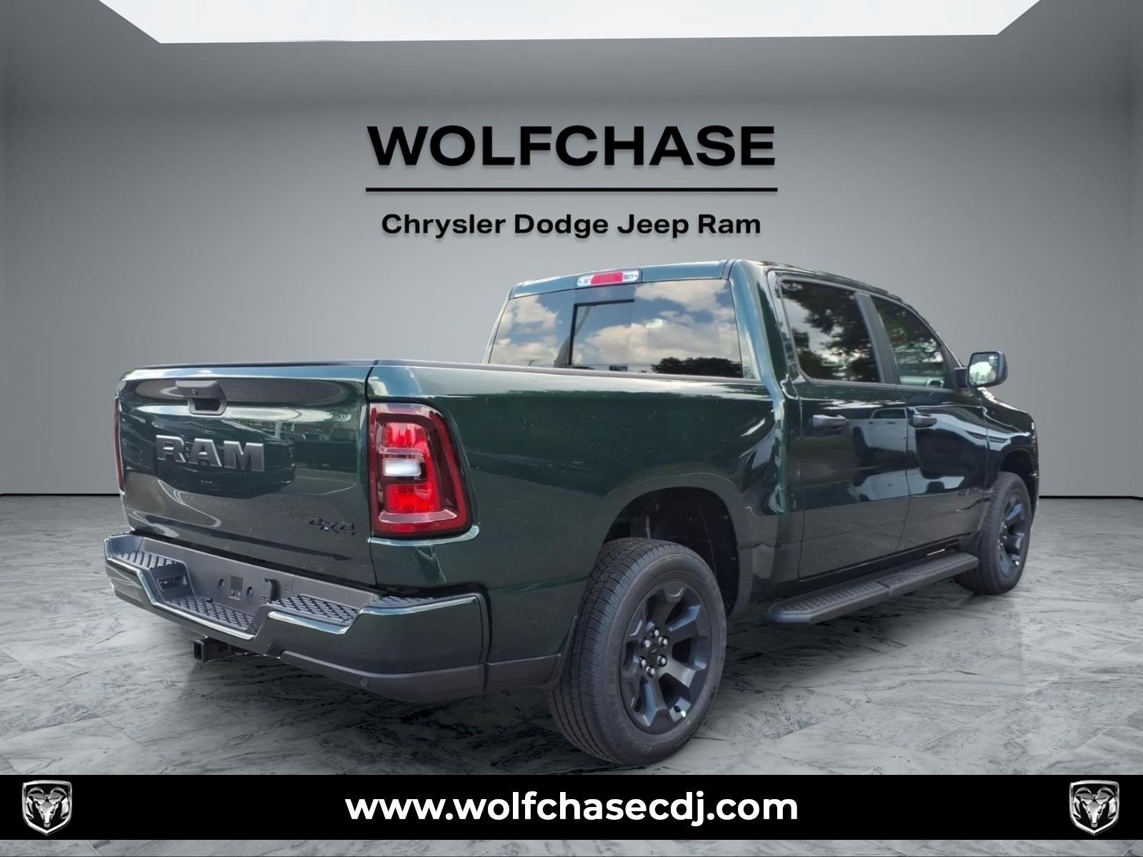 2026 RAM Ram 1500 Express Crew Cab 4x4 5'7" Box