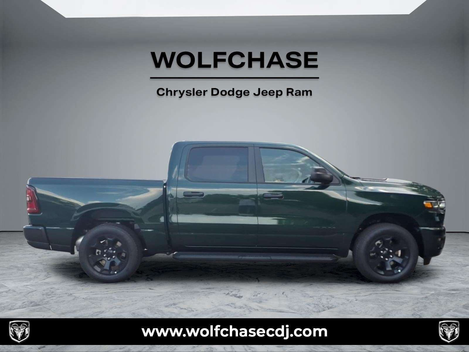 2026 RAM Ram 1500 Express Crew Cab 4x4 5'7" Box