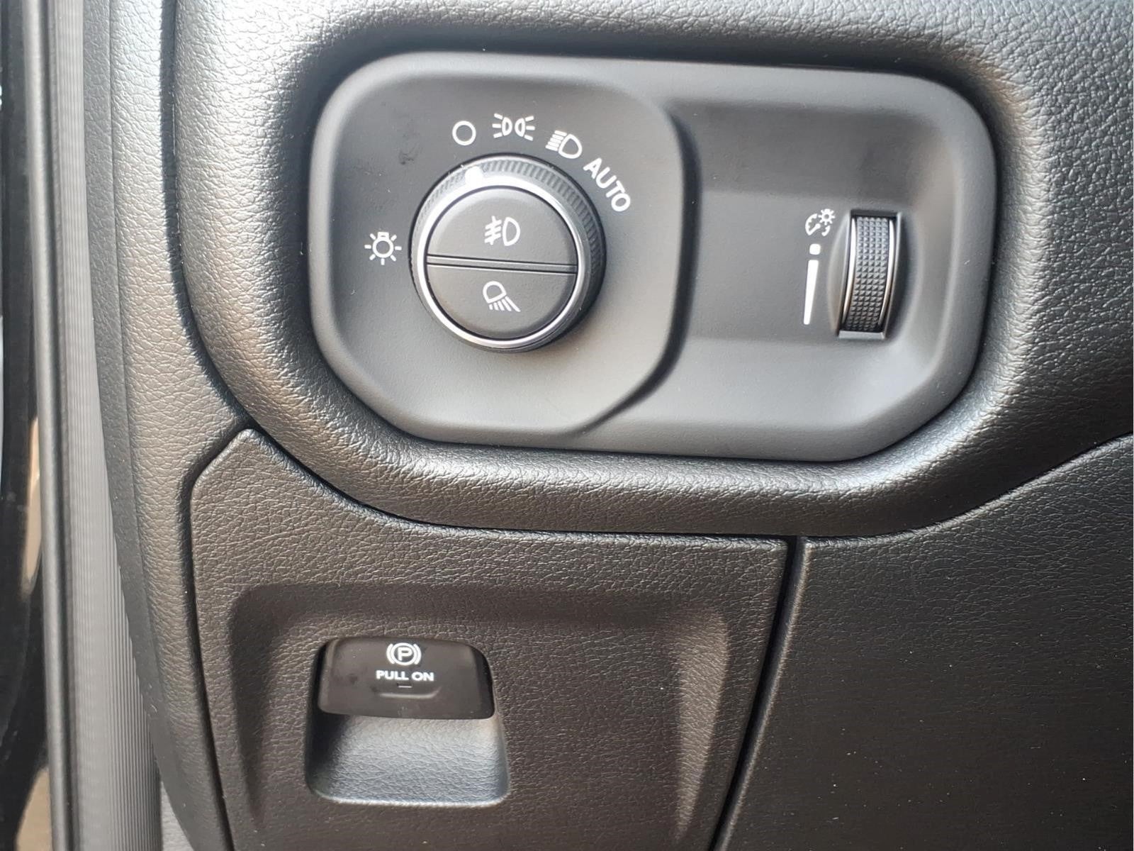 2026 RAM 1500 Express Crew Cab 4x4 5'7" Box