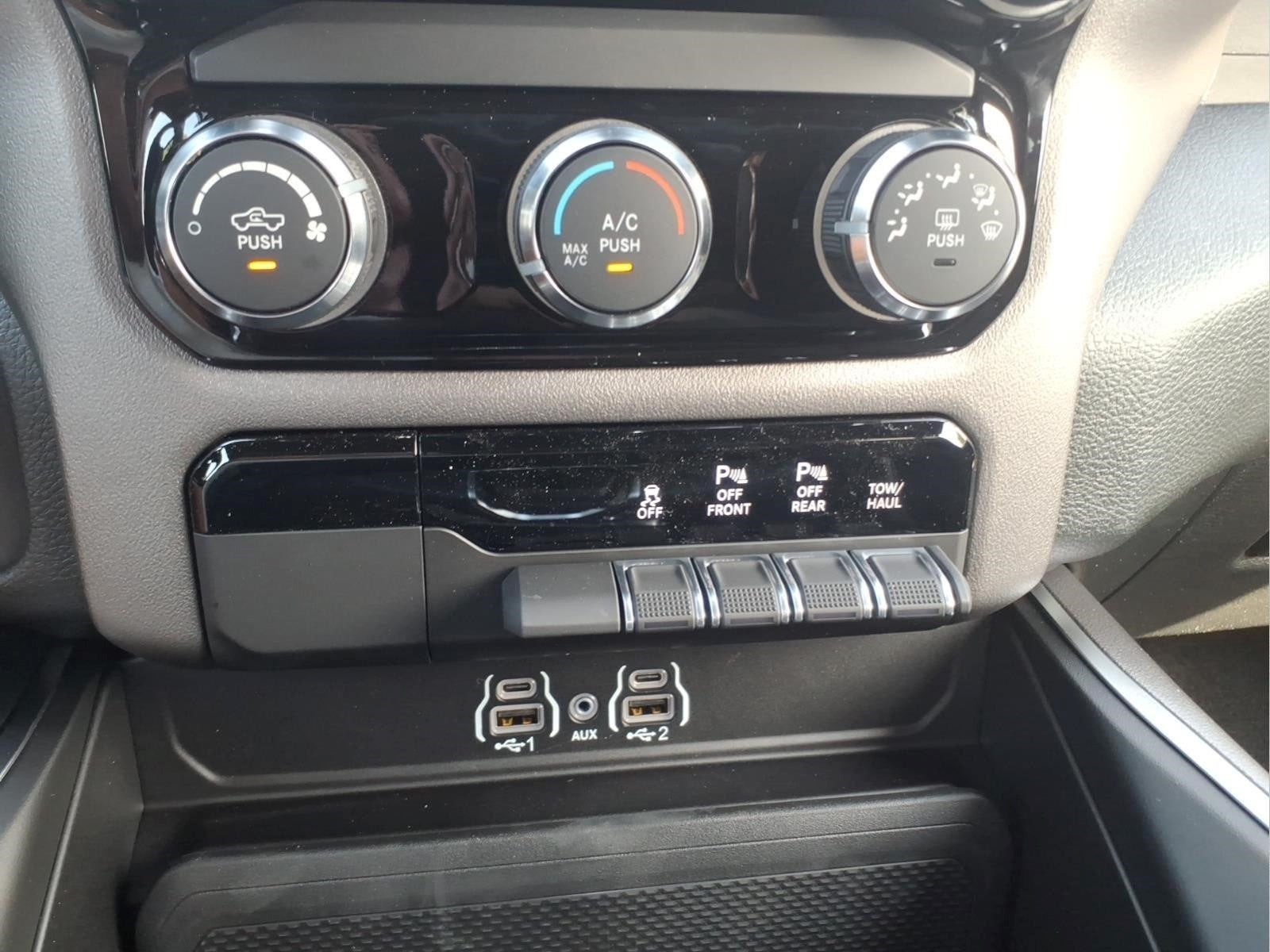 2026 RAM 1500 Express Crew Cab 4x4 5'7" Box
