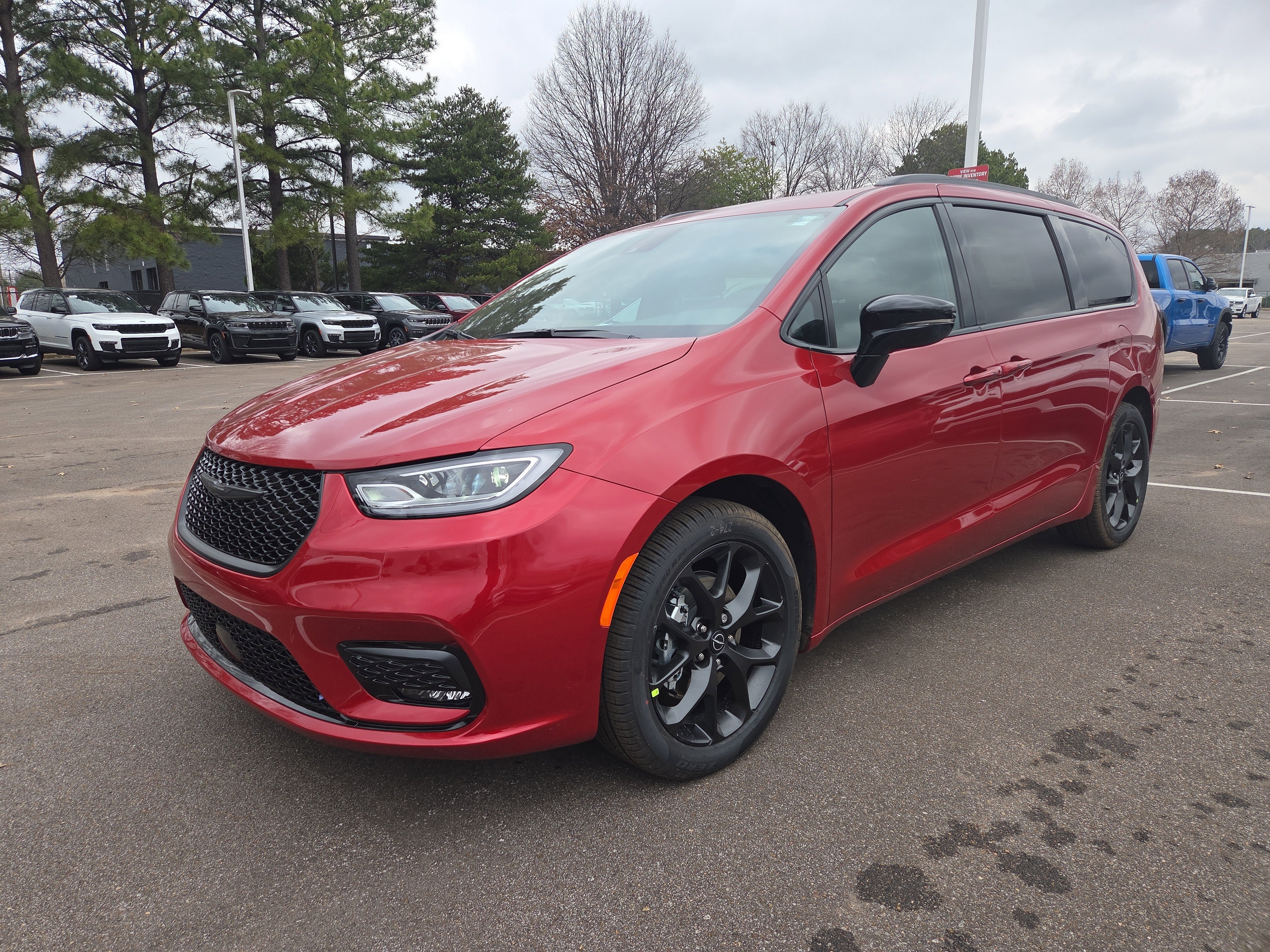 2026 Chrysler Pacifica Select