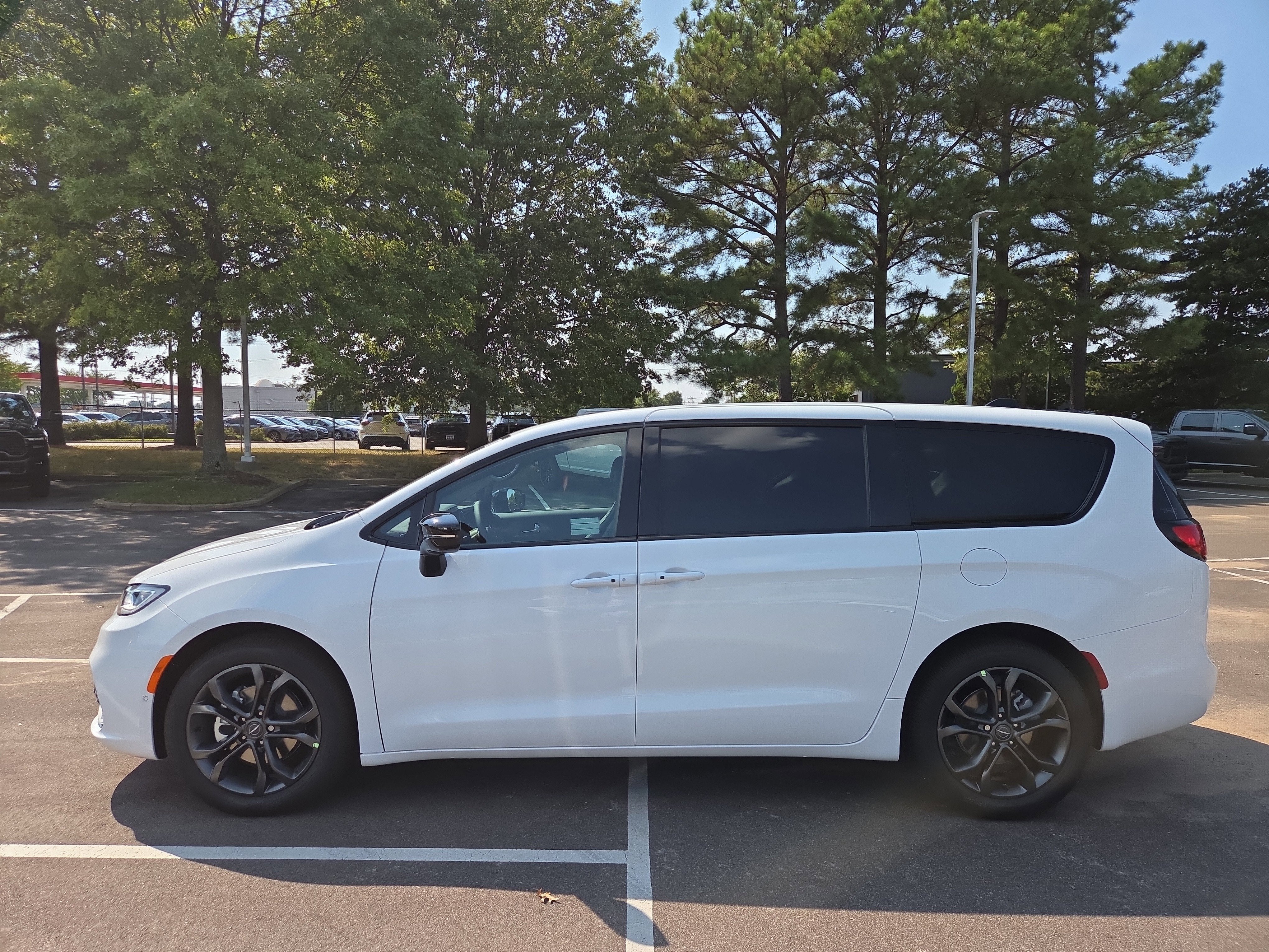 2026 Chrysler Pacifica Select