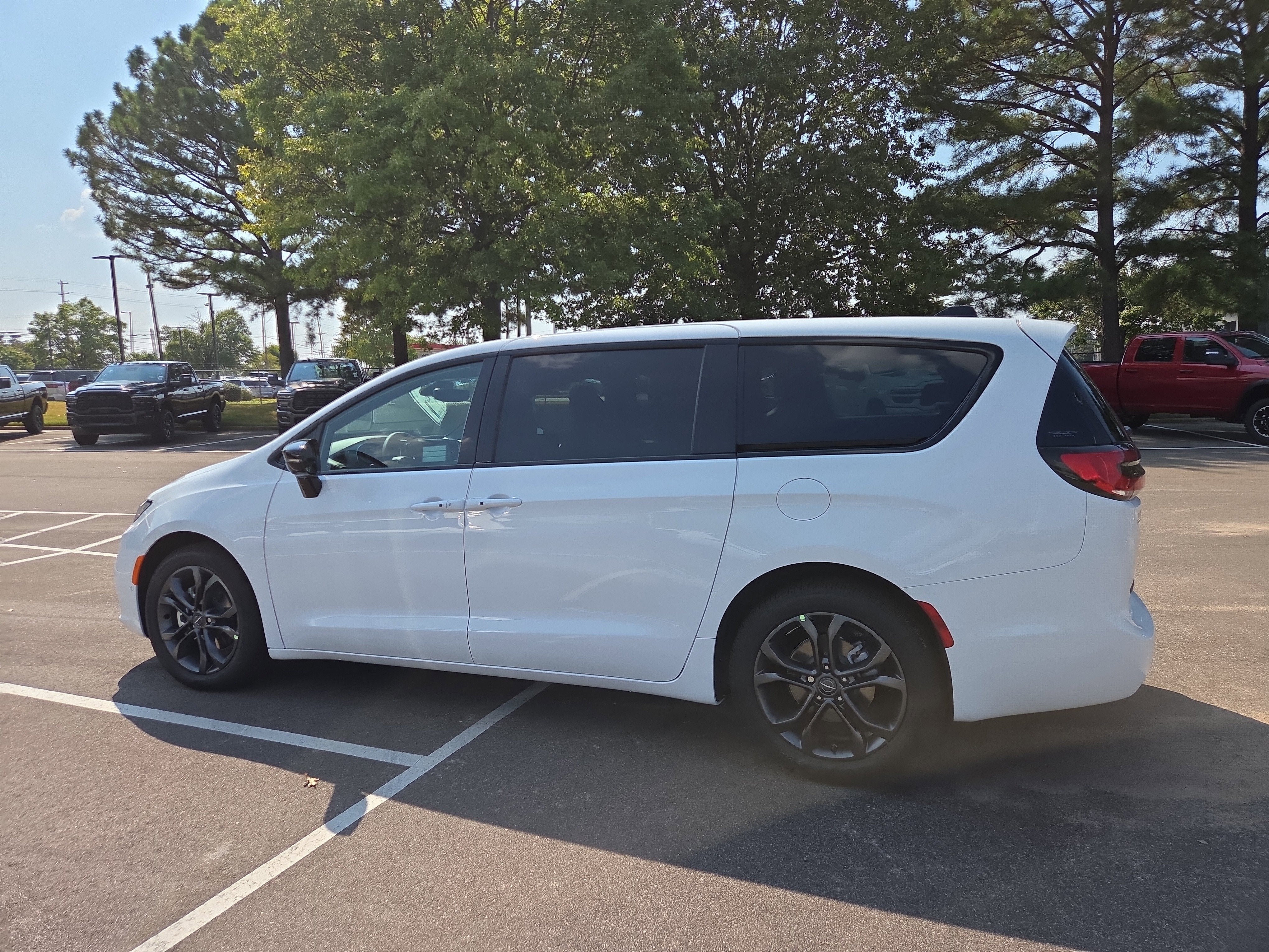 2026 Chrysler Pacifica Select